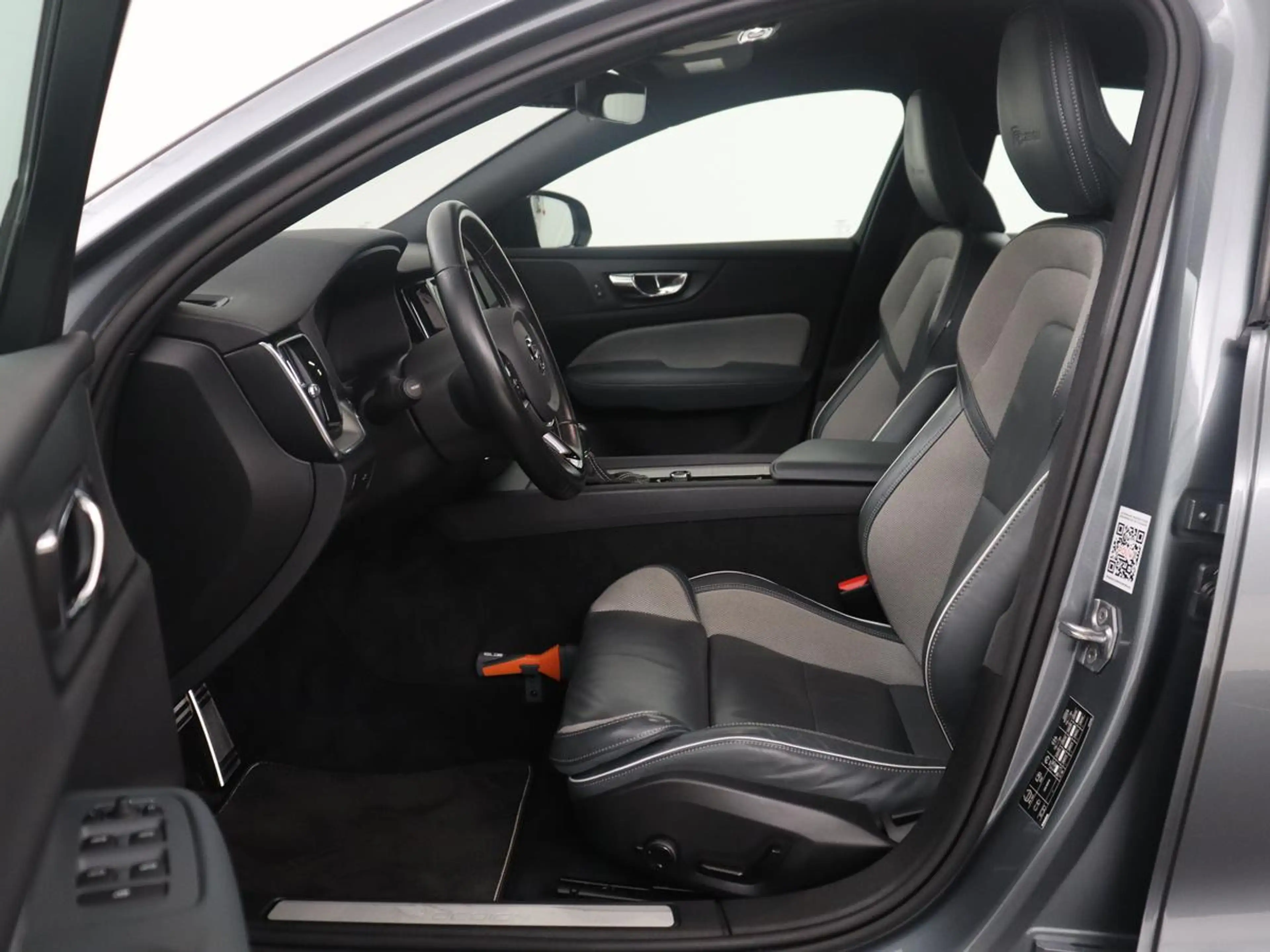Volvo S60 2.0 T4 R-Design | Stoelverwarming | LED | Navigati — photo 4