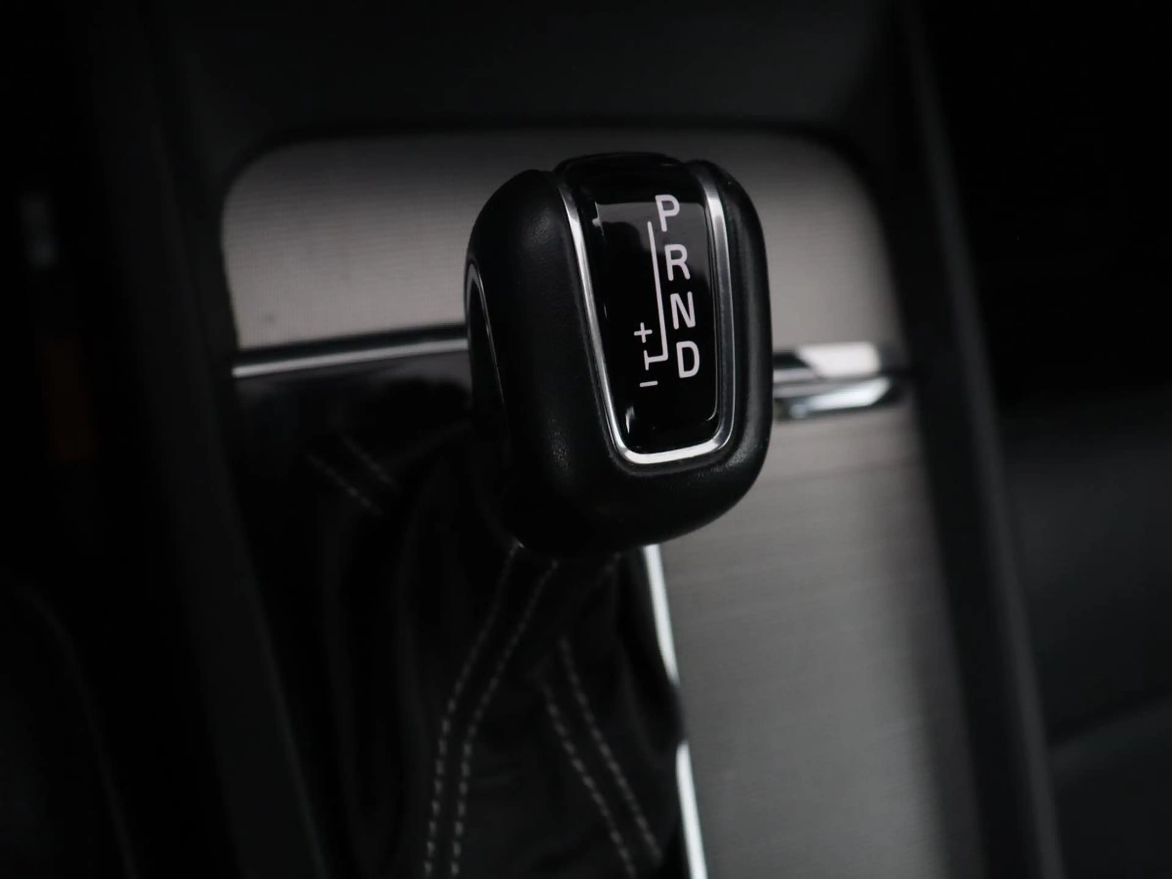 Volvo S60 2.0 T4 R-Design | Stoelverwarming | LED | Navigati — photo 19