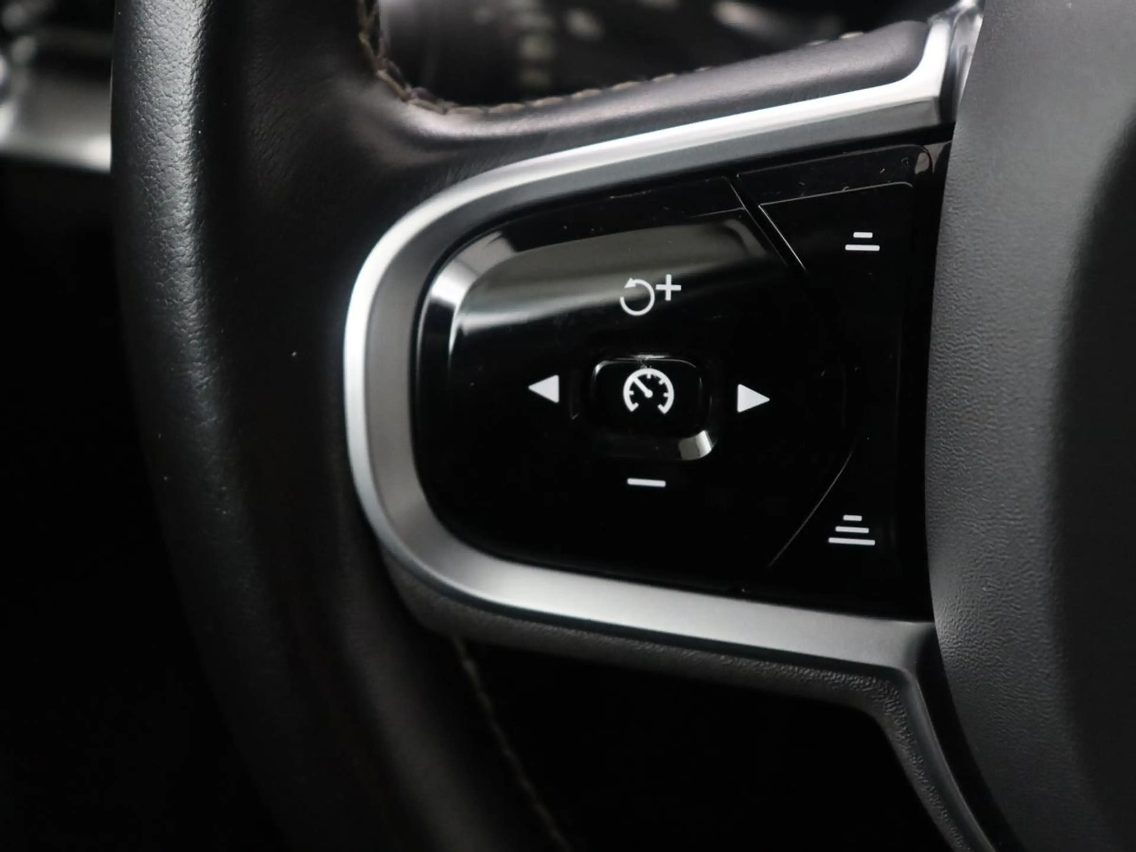 Volvo S60 2.0 T4 R-Design | Stoelverwarming | LED | Navigati — photo 16