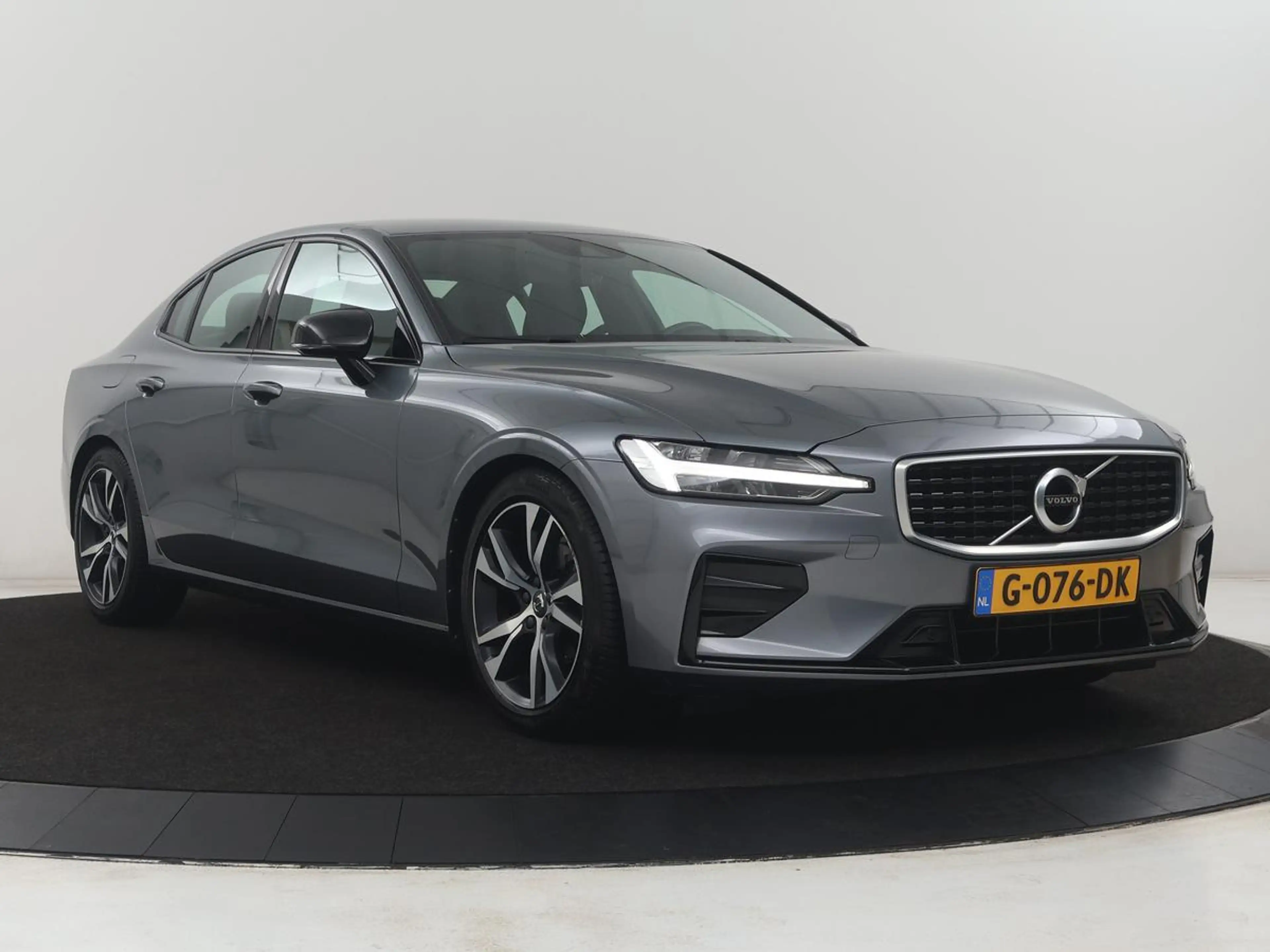 Volvo S60 2.0 T4 R-Design | Stoelverwarming | LED | Navigati — photo 36