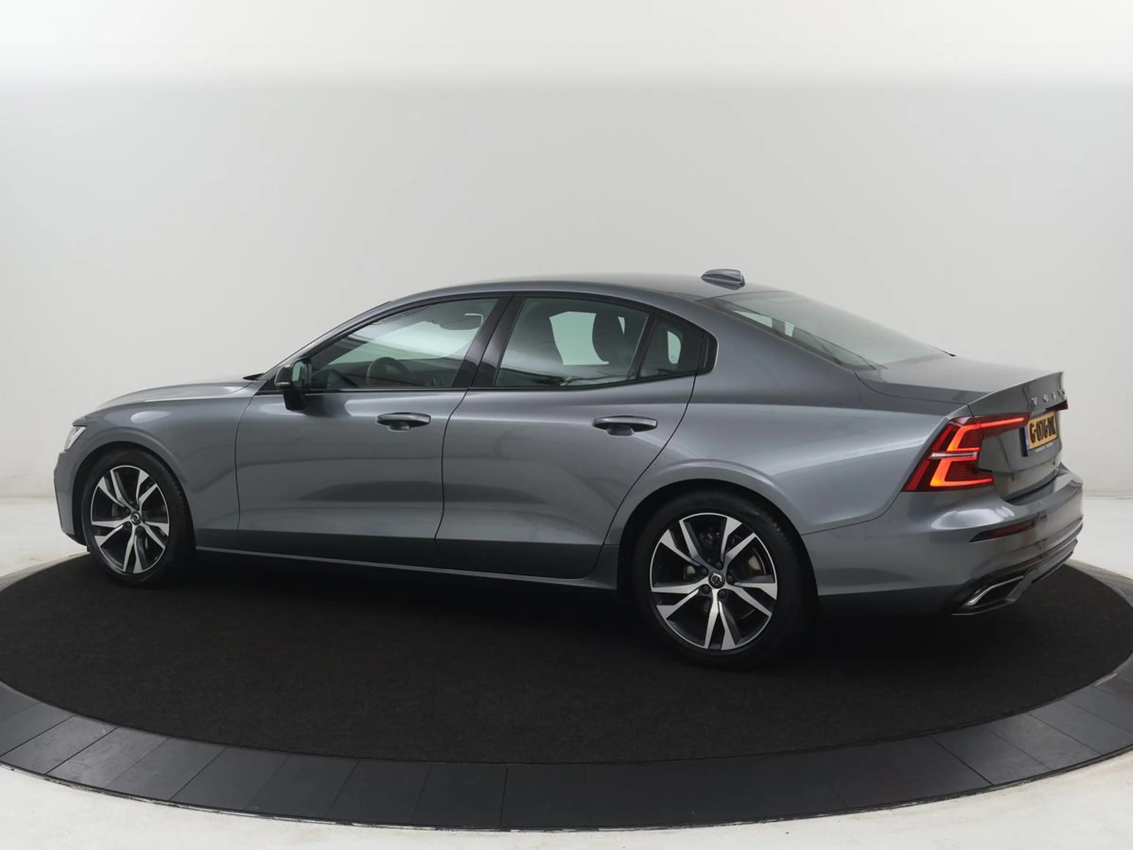 Volvo S60 2.0 T4 R-Design | Stoelverwarming | LED | Navigati — photo 2