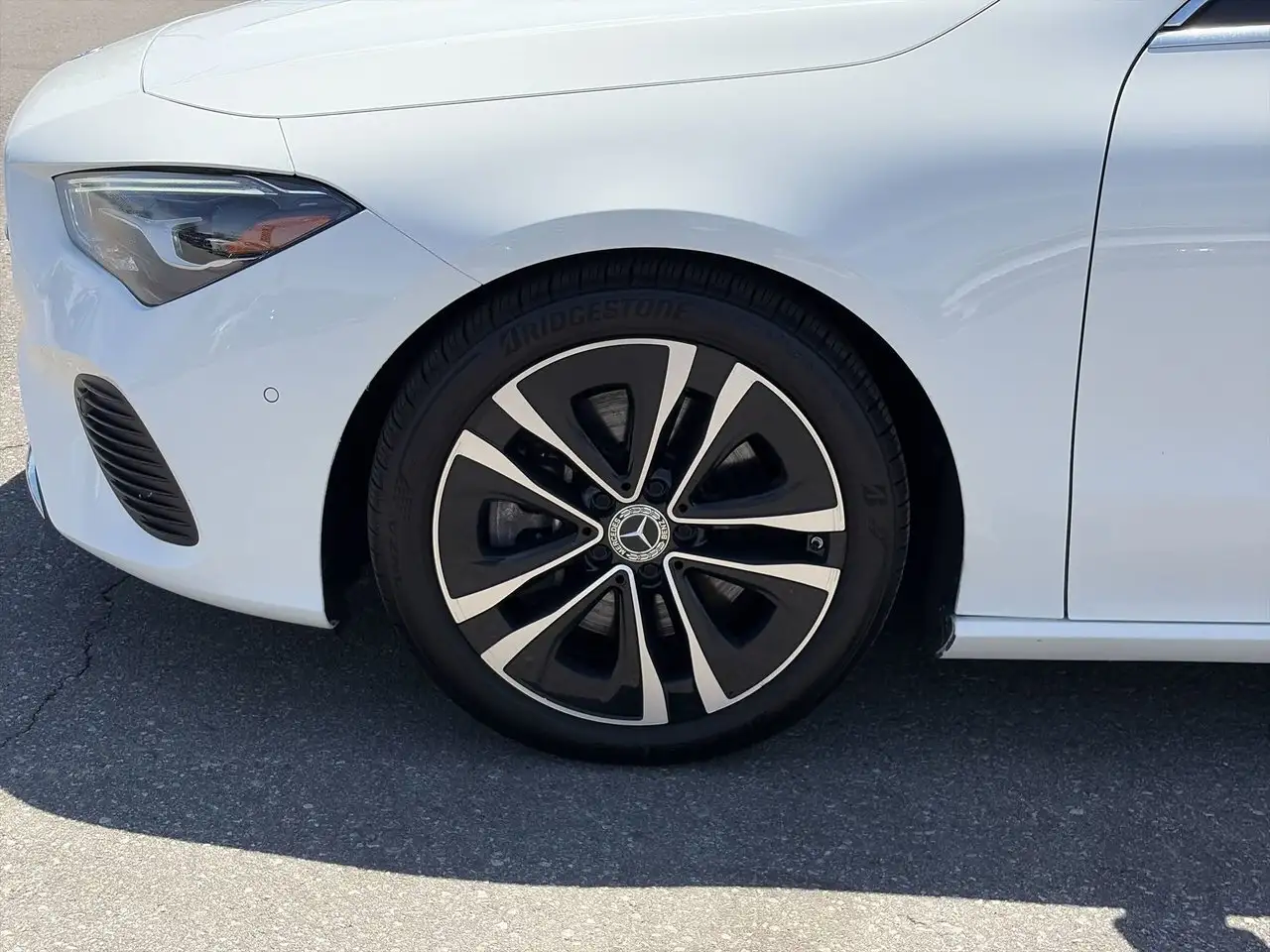 Mercedes-Benz CLA снимка Mercedes-Benz CLA