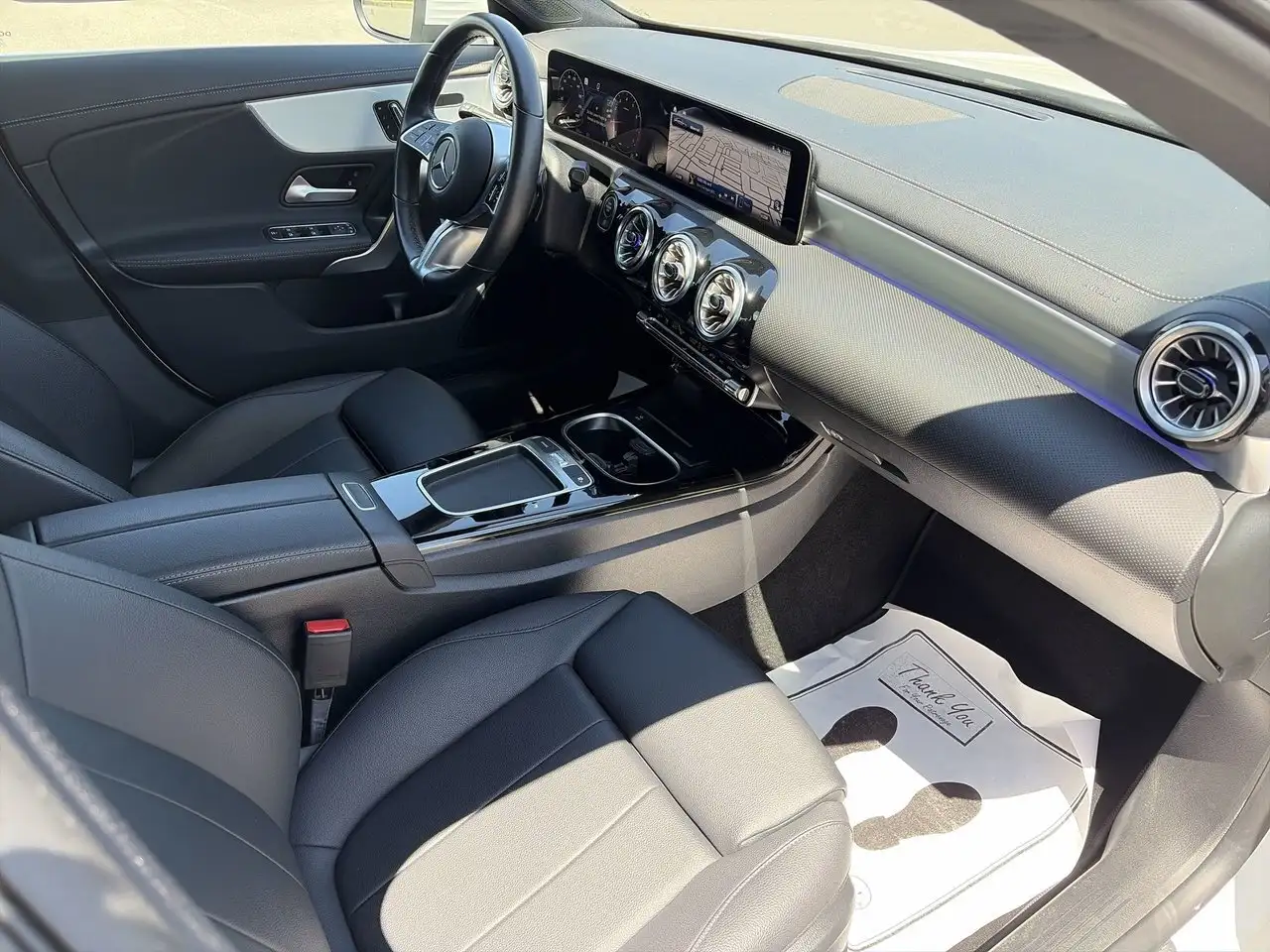 Mercedes-Benz CLA снимка Mercedes-Benz CLA