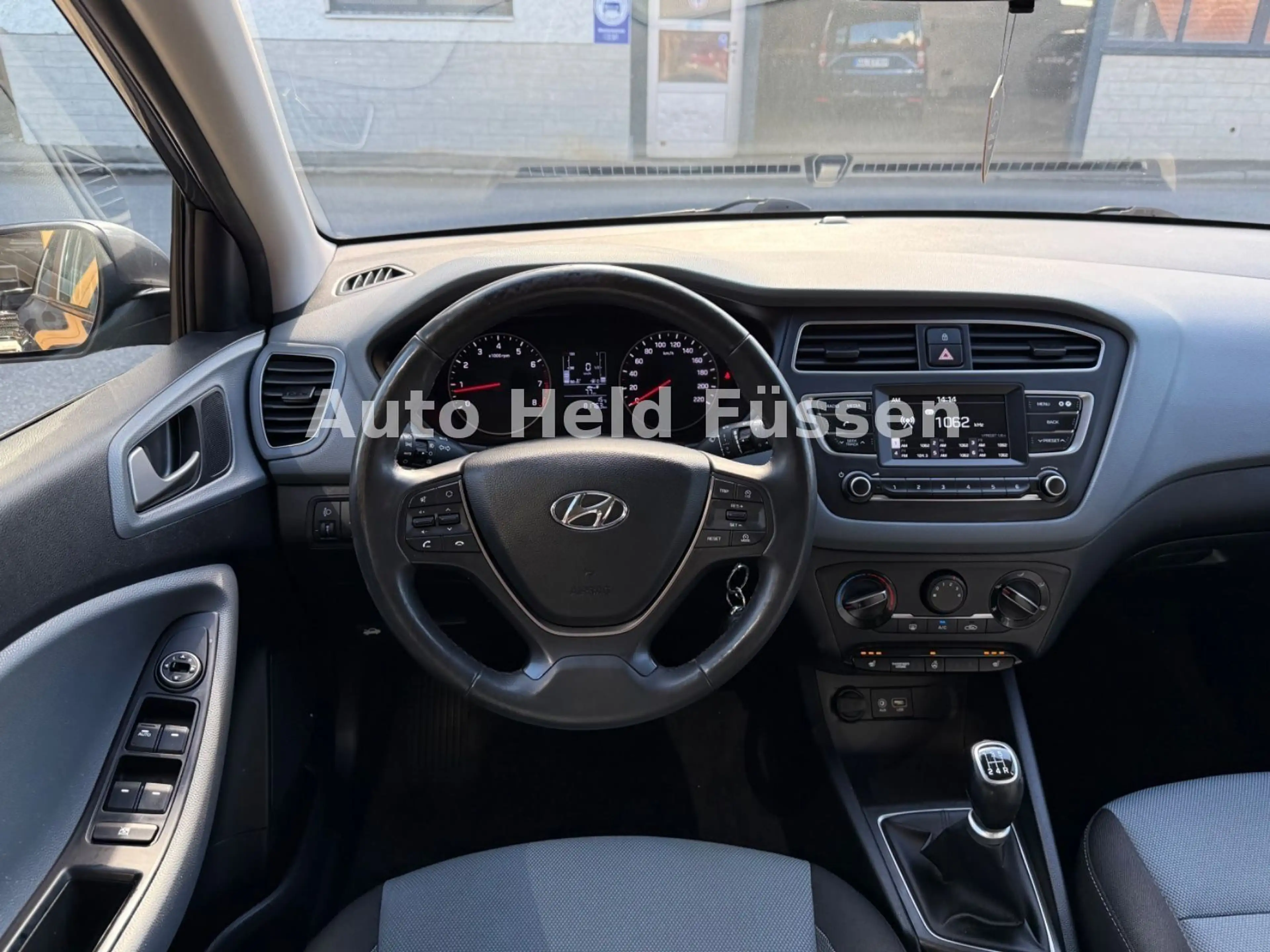 Hyundai i20 Trend Klima Tempomat Shz TÜV 10.27 — photo 9