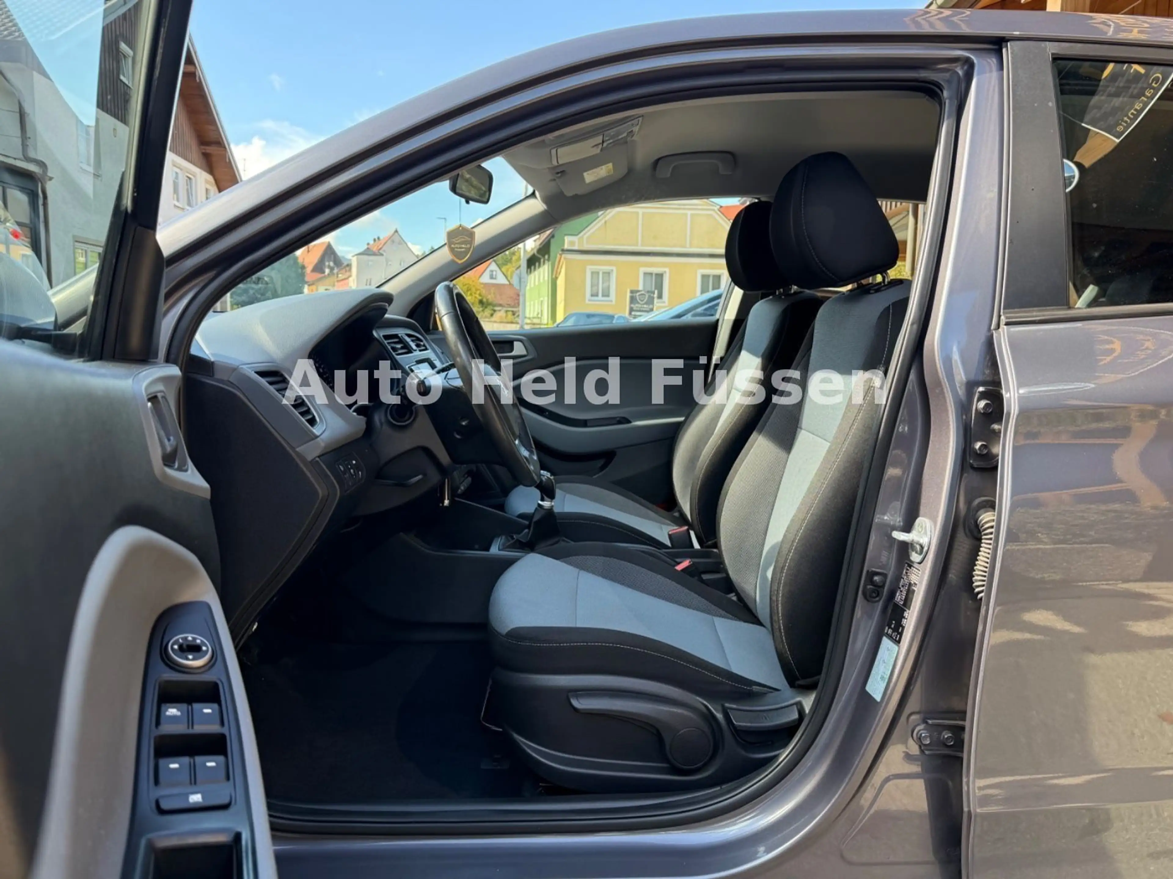 Hyundai i20 Trend Klima Tempomat Shz TÜV 10.27 — photo 10