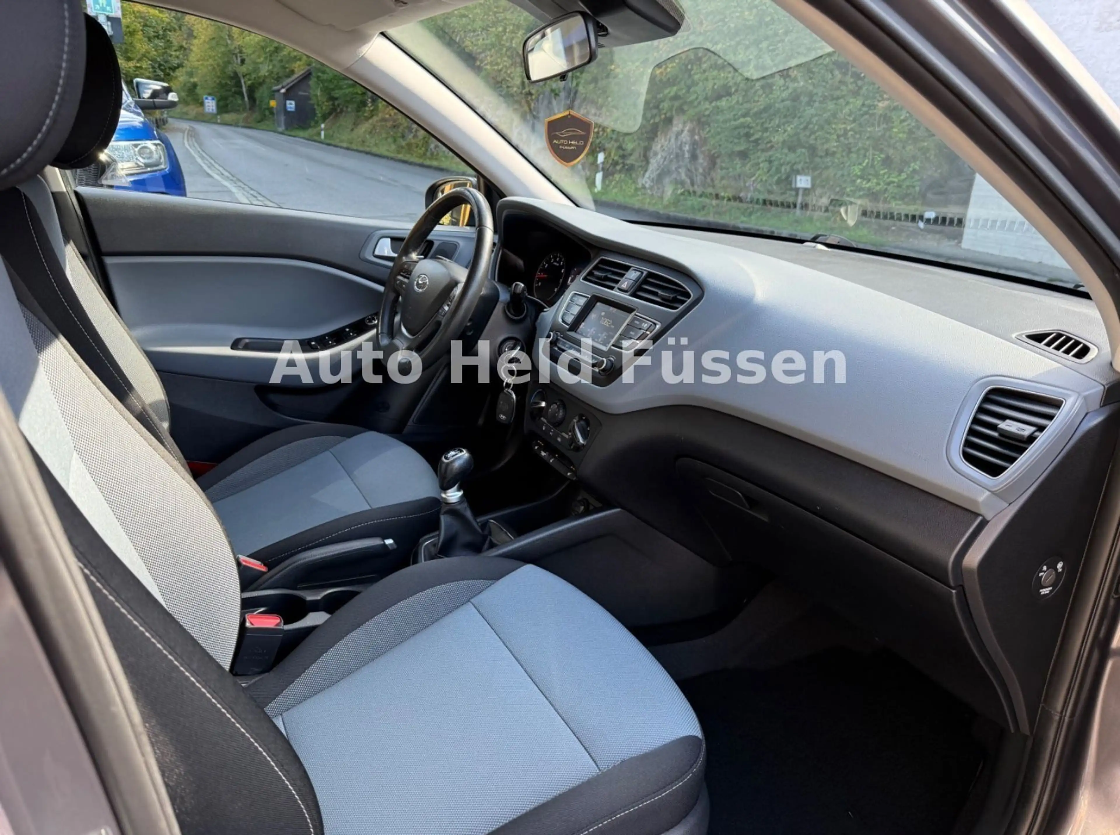 Hyundai i20 Trend Klima Tempomat Shz TÜV 10.27 — photo 11