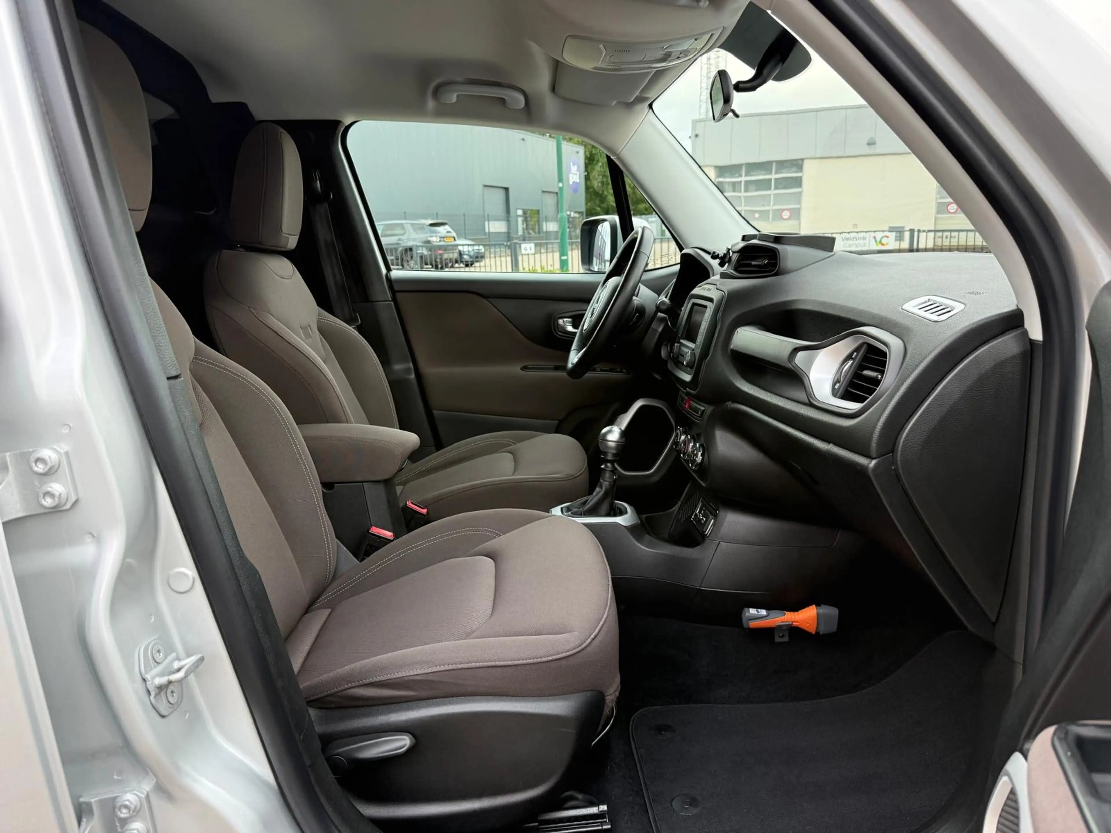 Jeep Renegade 1.4 MultiAir Longitude Airco Navigatie grijs kente — photo 4
