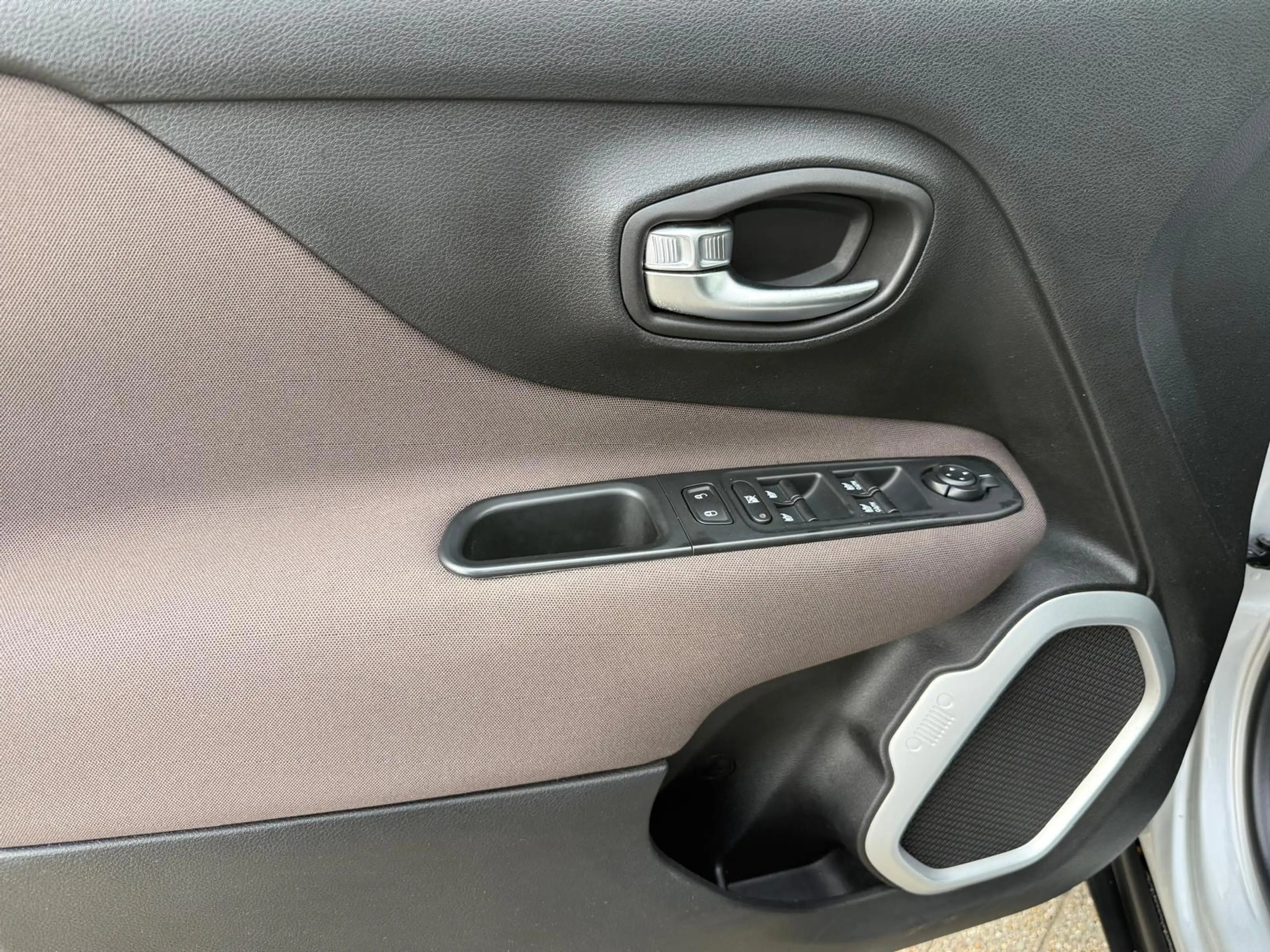 Jeep Renegade 1.4 MultiAir Longitude Airco Navigatie grijs kente — photo 9