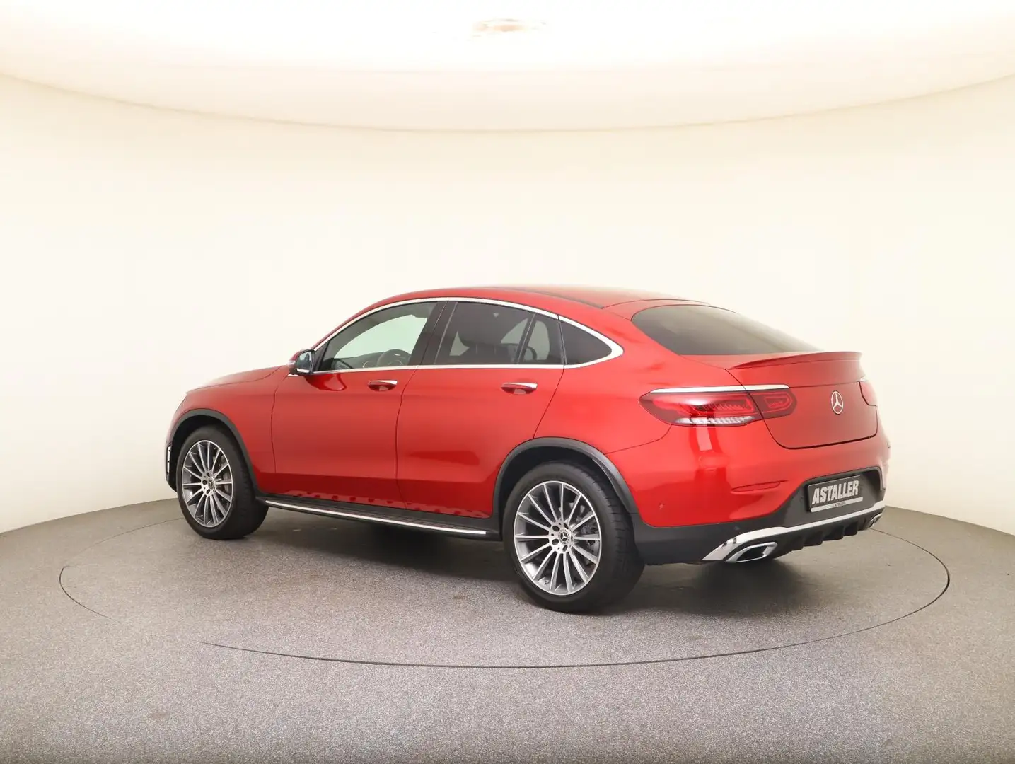 Mercedes-Benz GLC 300 e 4M Coupé AMG Line 2x+MBUX+LED+Distr+20 Rood - 2