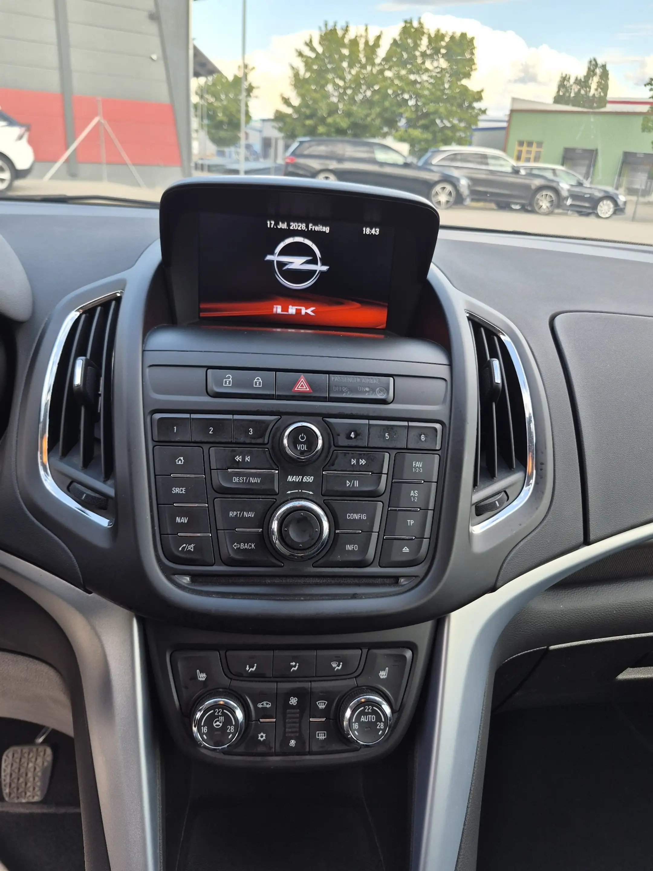 Opel Zafira Tourer Edition/7 Sitze/Klima/Navi/Fahrradträger/Turbo neu — photo 15