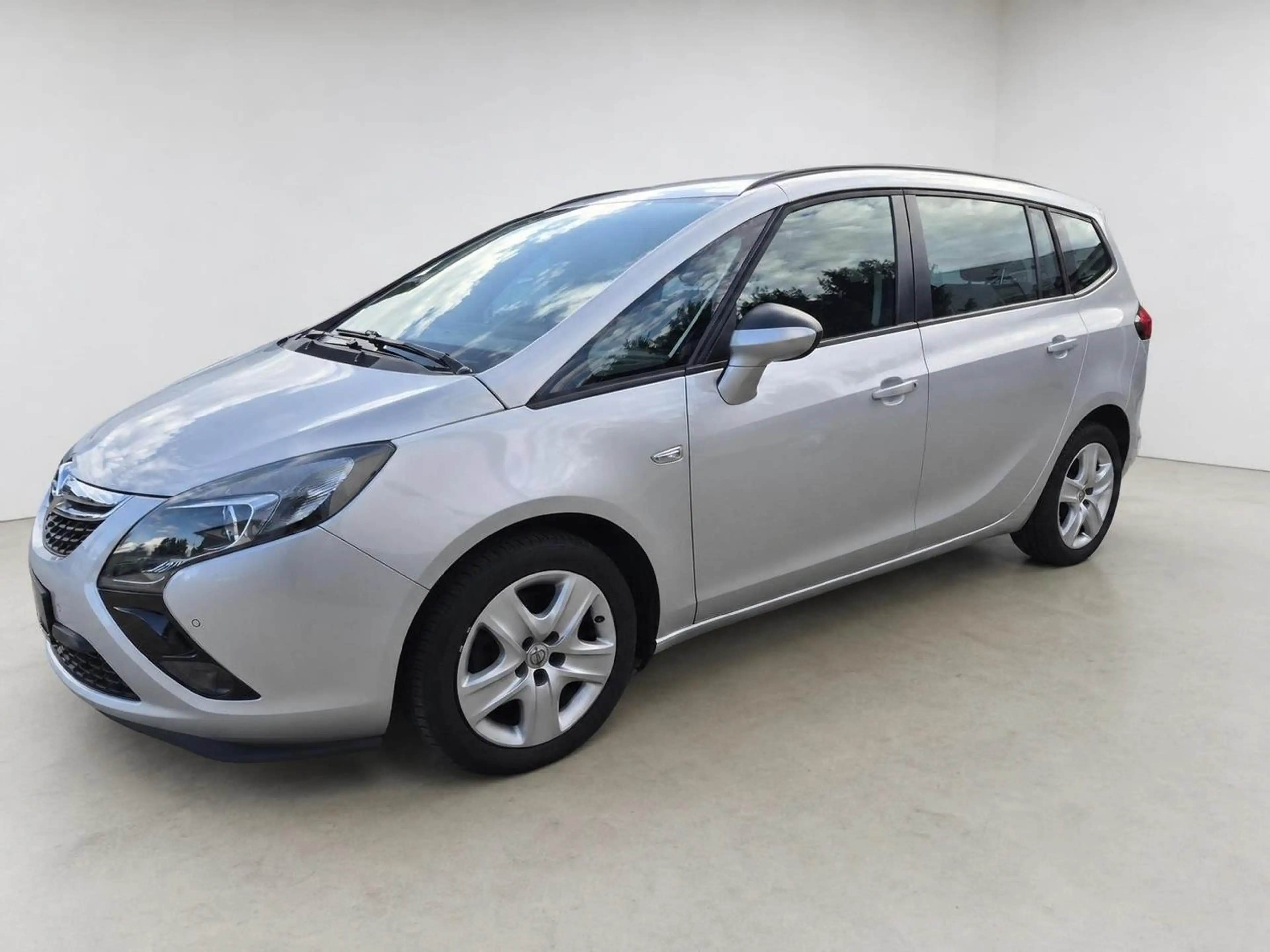 Opel Zafira Tourer Edition/7 Sitze/Klima/Navi/Fahrradträger/Turbo neu — photo 2