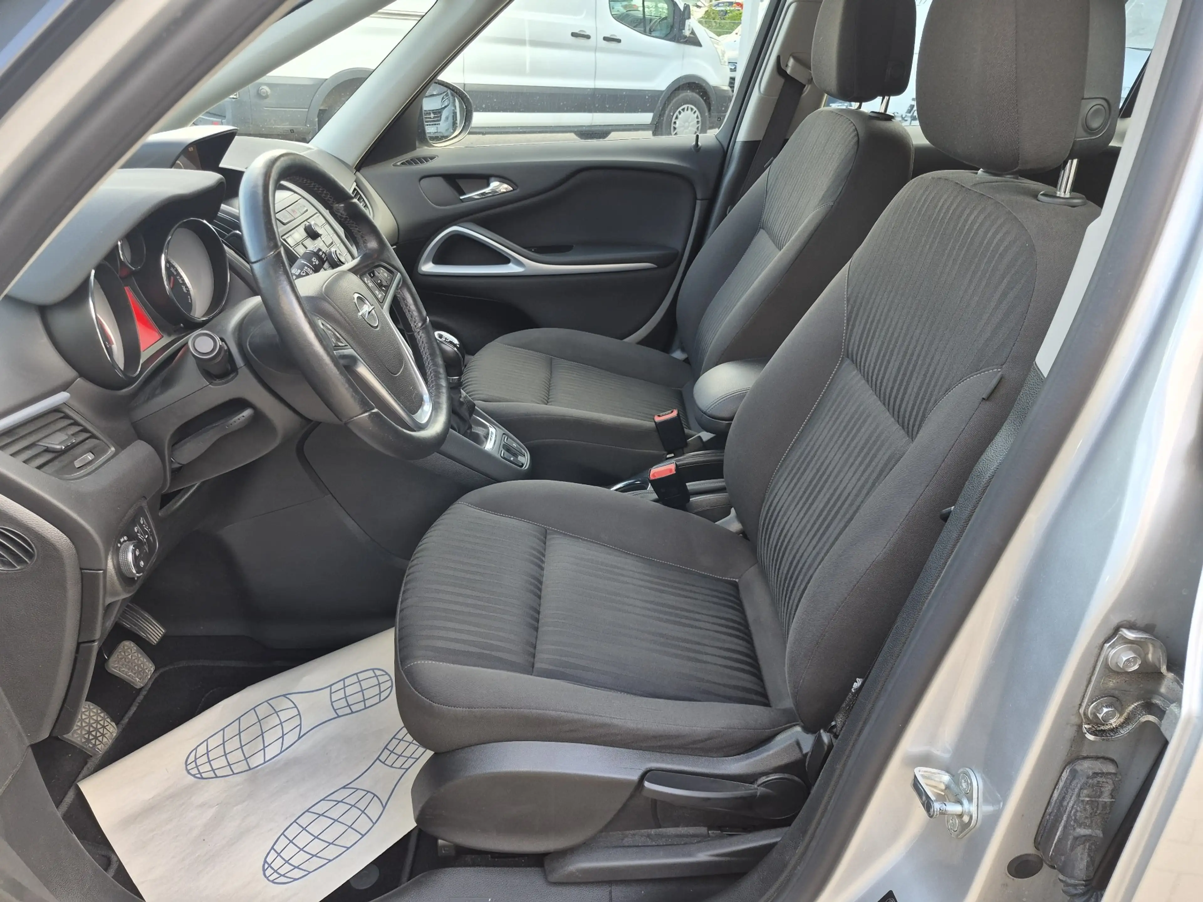 Opel Zafira Tourer Edition/7 Sitze/Klima/Navi/Fahrradträger/Turbo neu — photo 7