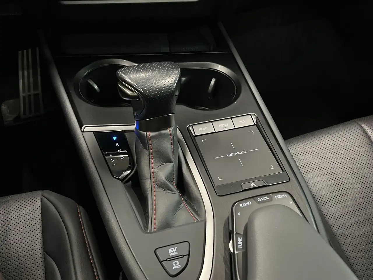 Lexus UX снимка Lexus UX