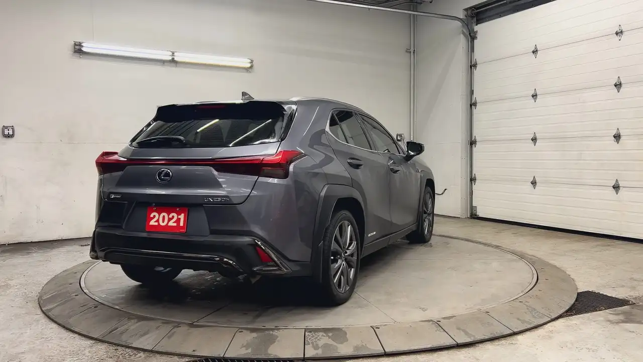 Lexus UX снимка Lexus UX