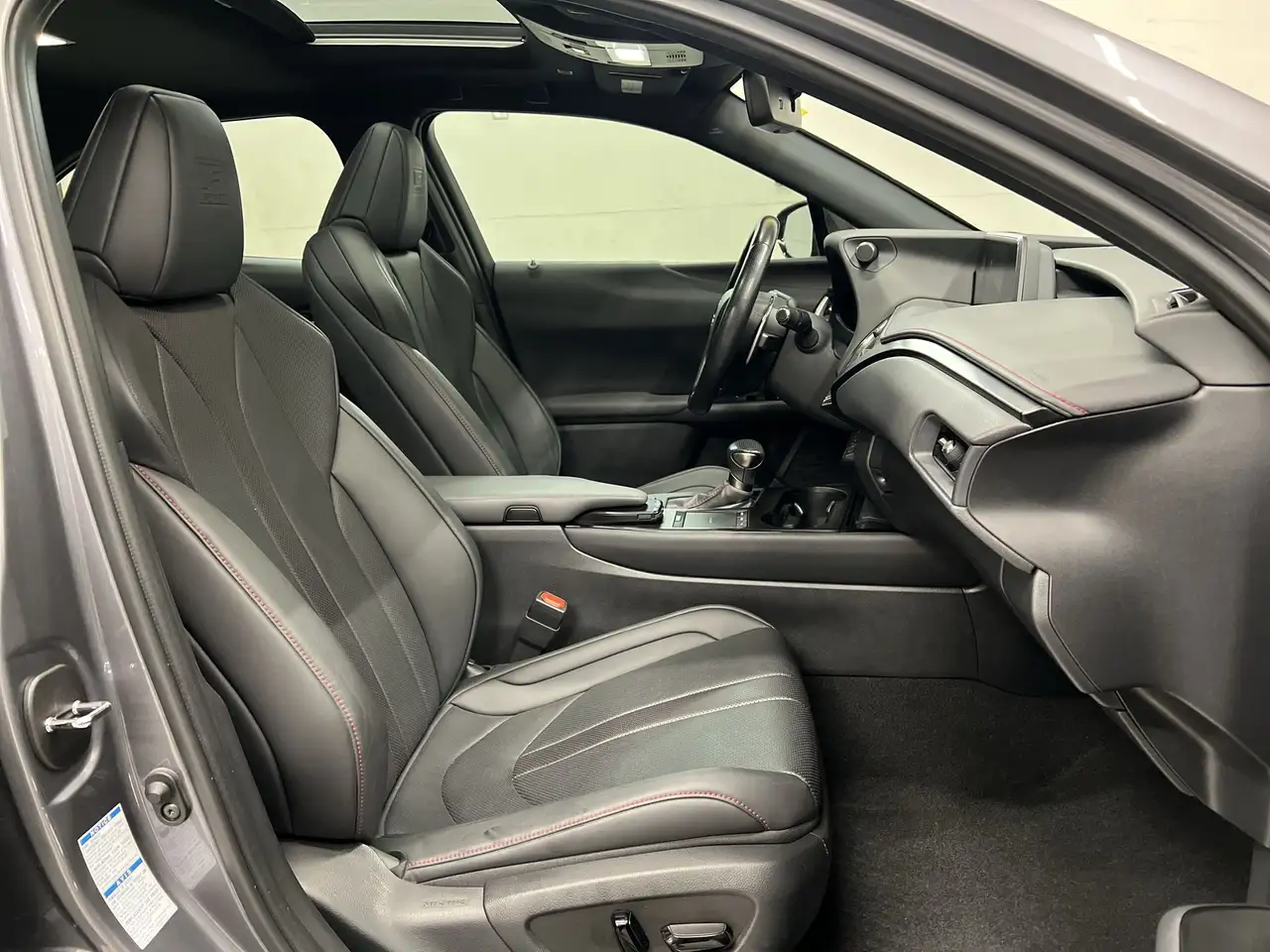 Lexus UX снимка Lexus UX