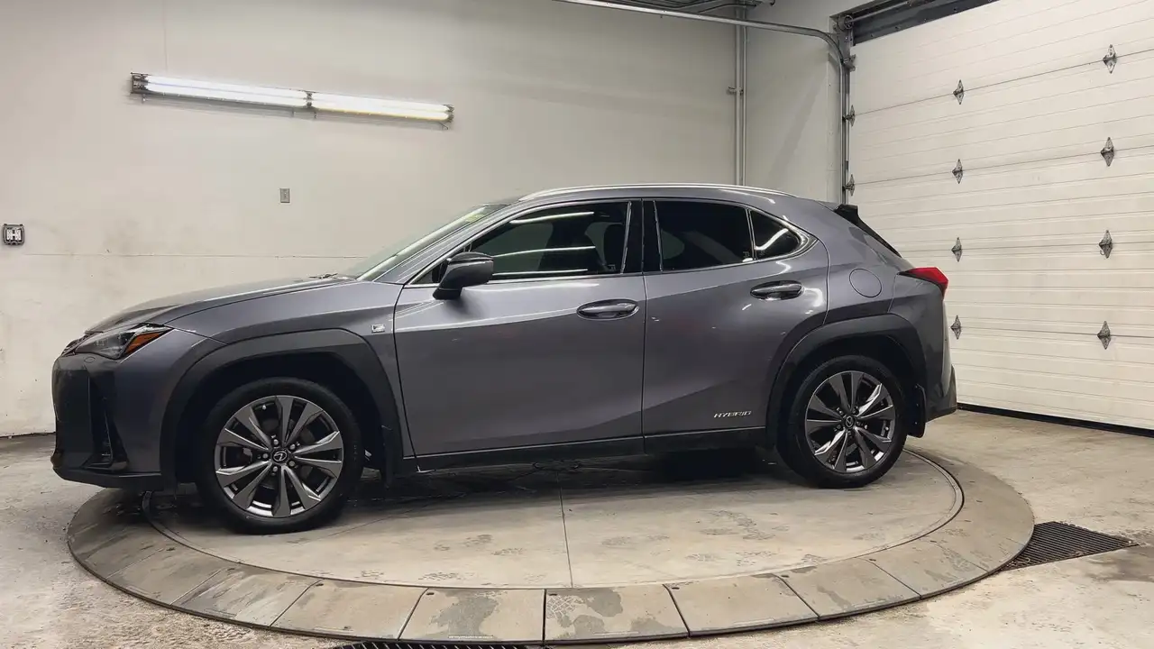 Lexus UX снимка Lexus UX