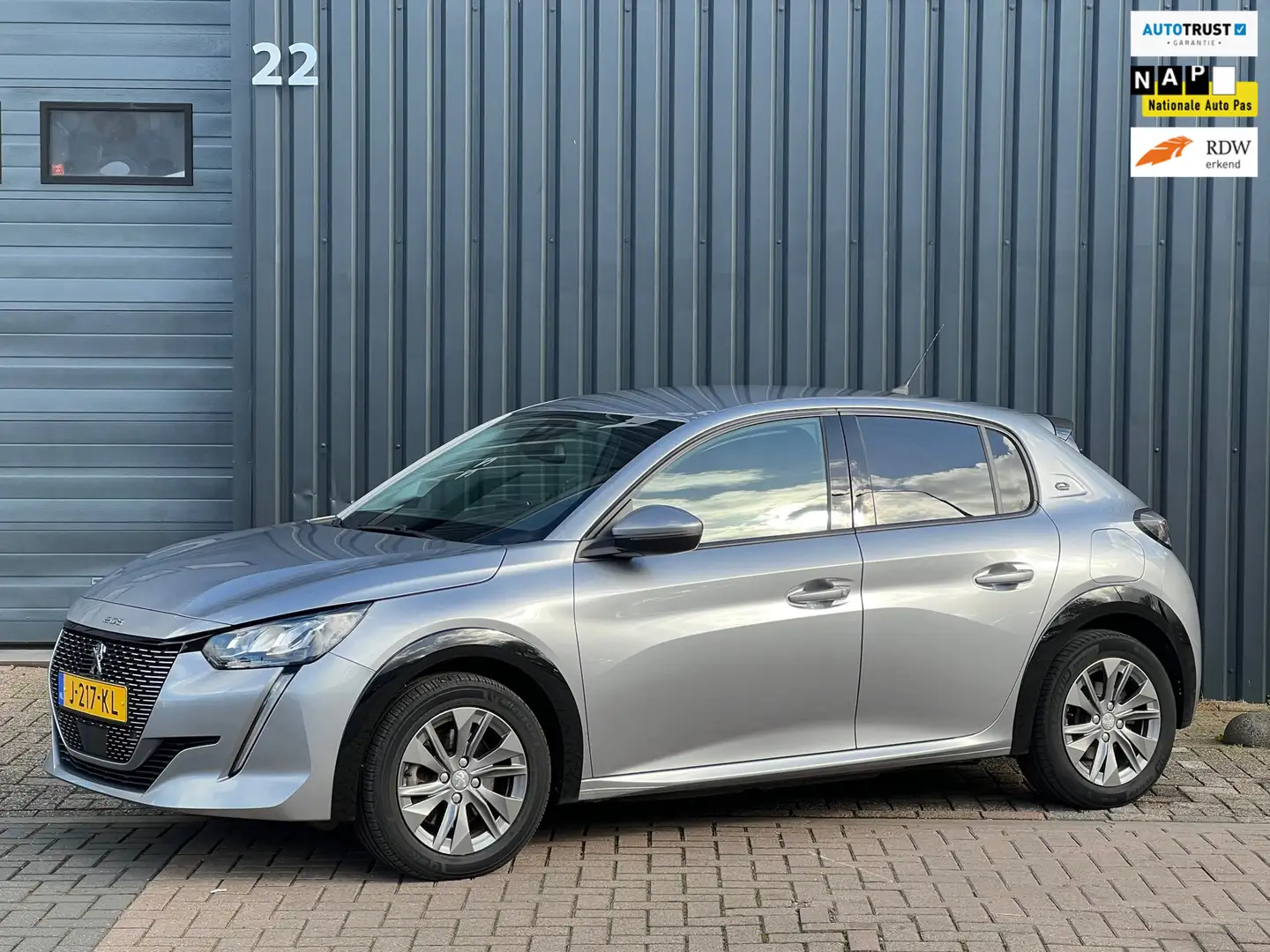 Peugeot e-208 EV Allure 50 kWh|SOH 90%|Automaat|1e Eig|360 Cam|N Gris - 1