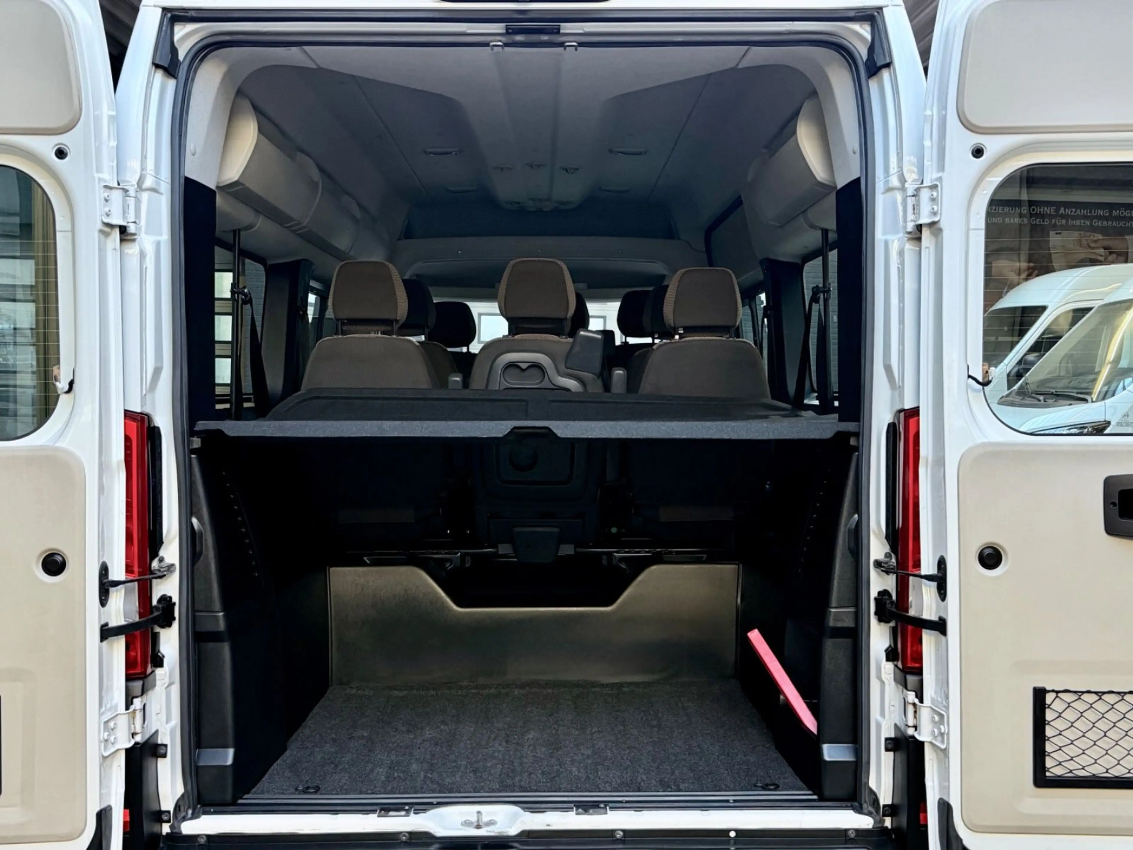 Peugeot Boxer 2.2 HDi L2H2 BUS 9-SITZER KLIMA CAM NAVI — photo 12