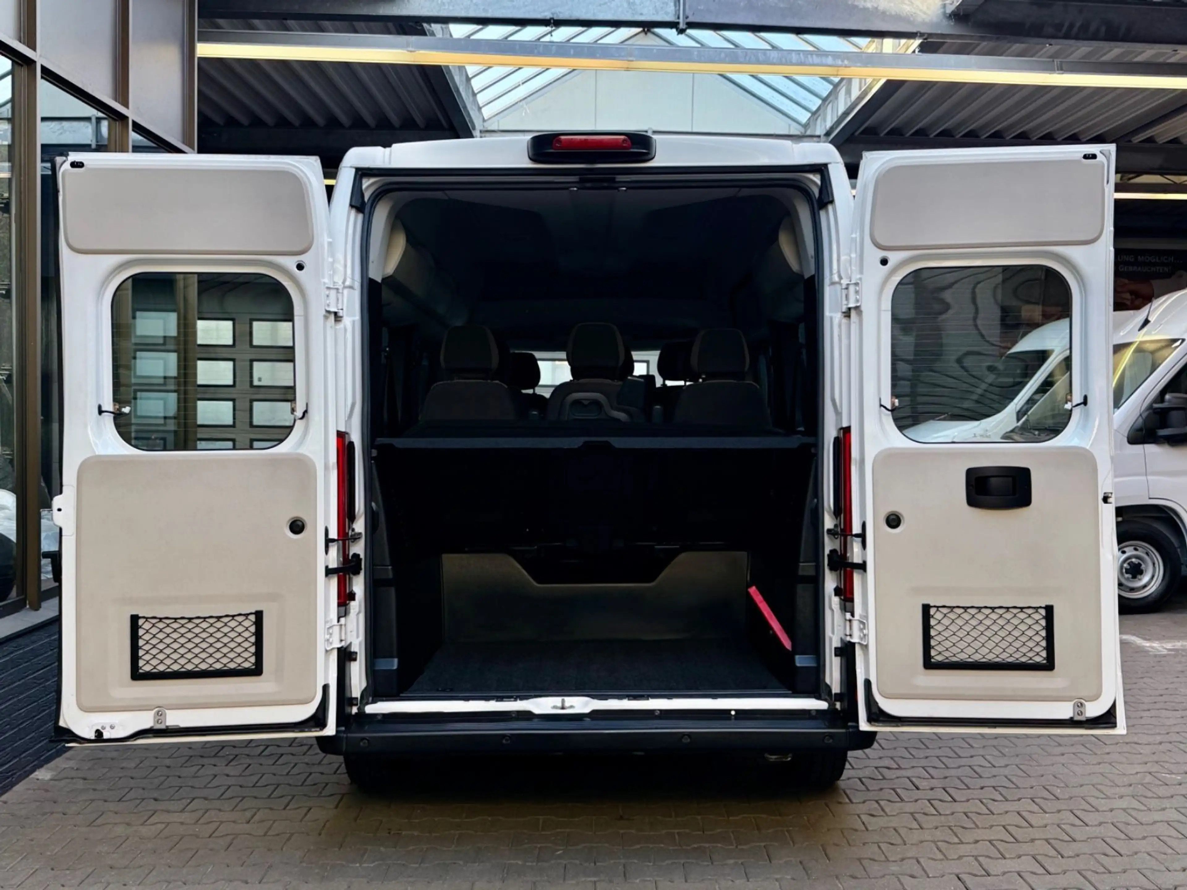Peugeot Boxer 2.2 HDi L2H2 BUS 9-SITZER KLIMA CAM NAVI — photo 11