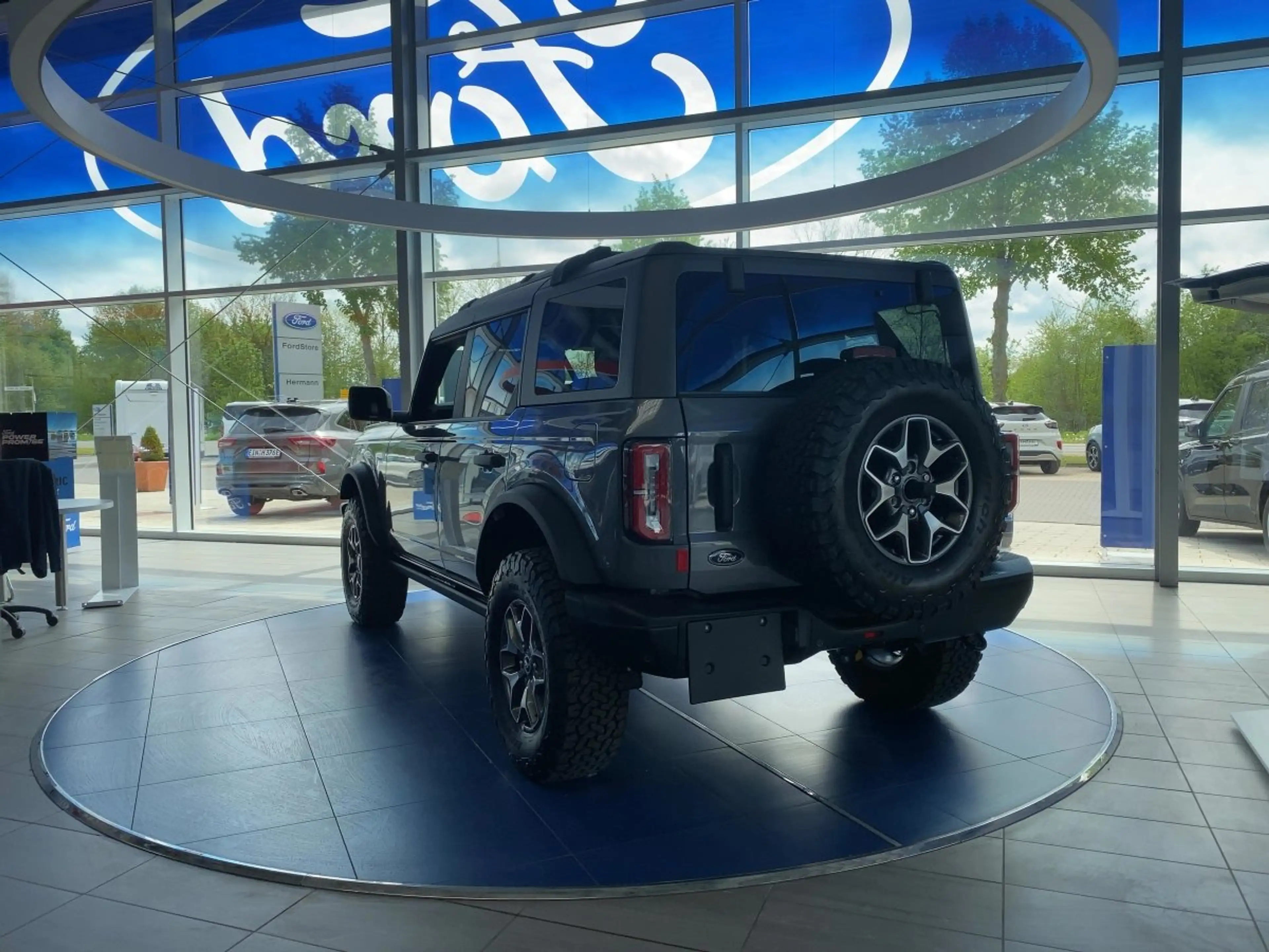 Ford Bronco 2.7 EcoBoost 4WD Badlands e- AHK*CAM*LED — photo 4