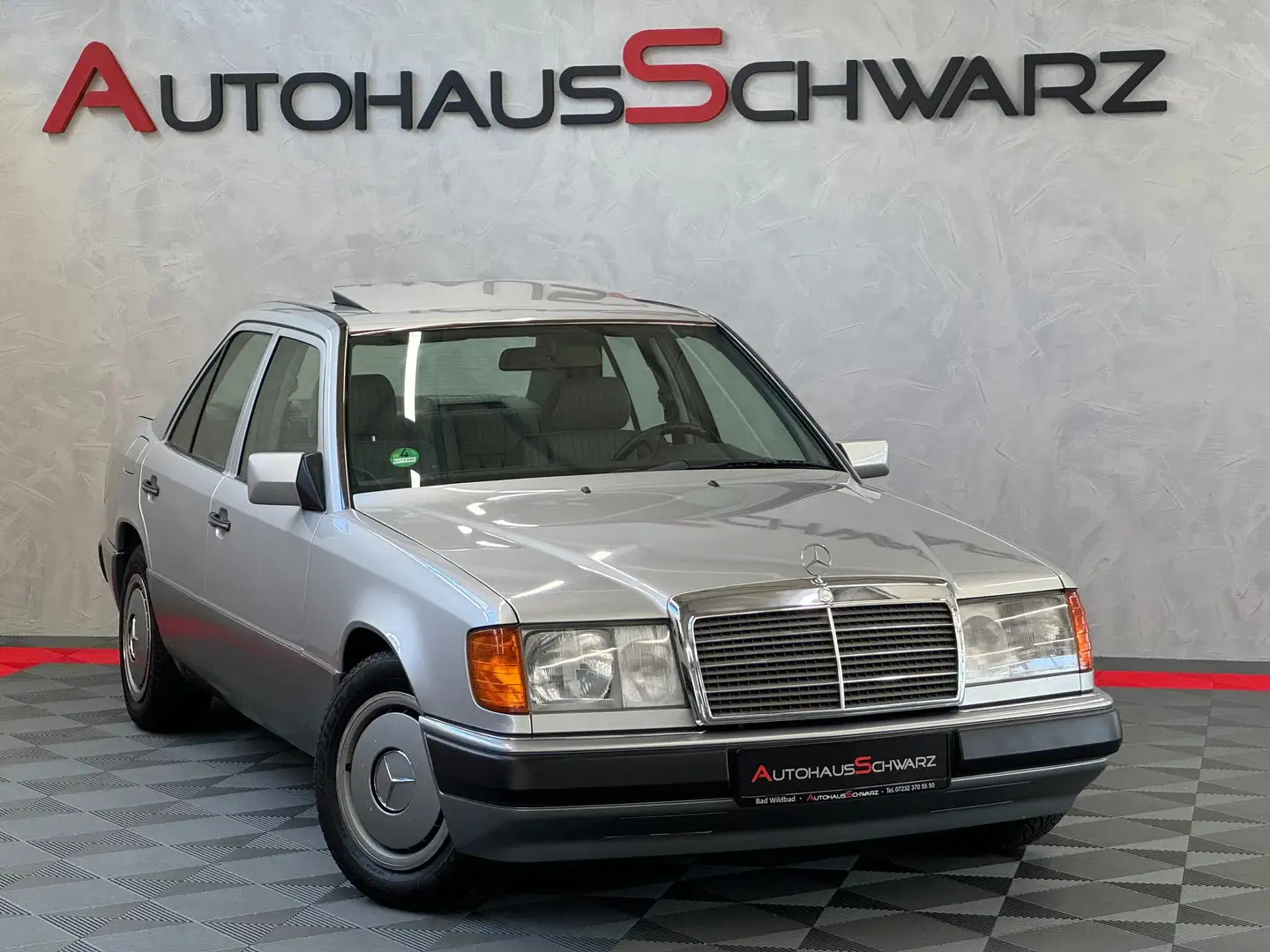Mercedes-Benz E 200 Automatik S-Dach 1.Hand Rostfrei Originalzustand Gri - 1