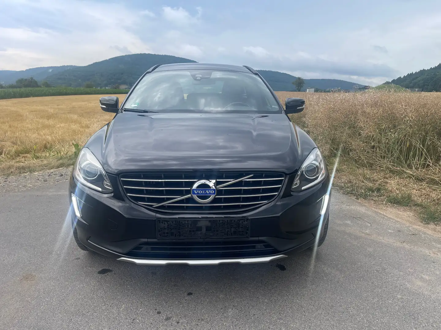 Volvo XC60 D5 AWD Momentum Xenon Schwarz - 2