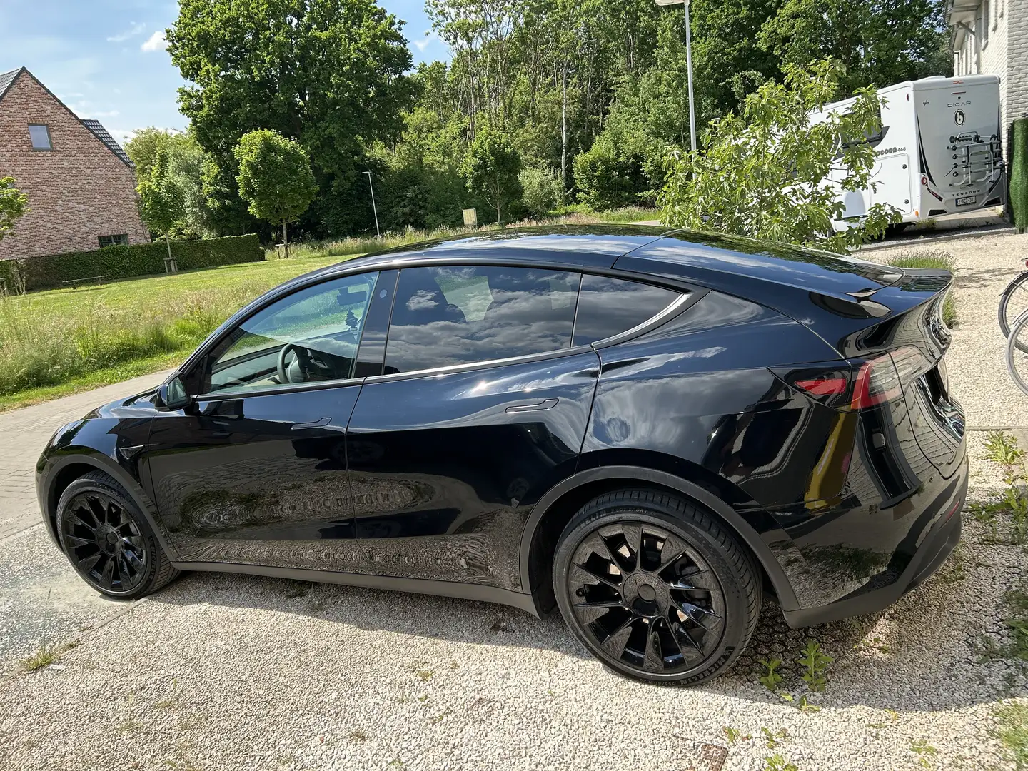 Tesla Model Y Long Range Dual Motor AWD-Solid Black - 2