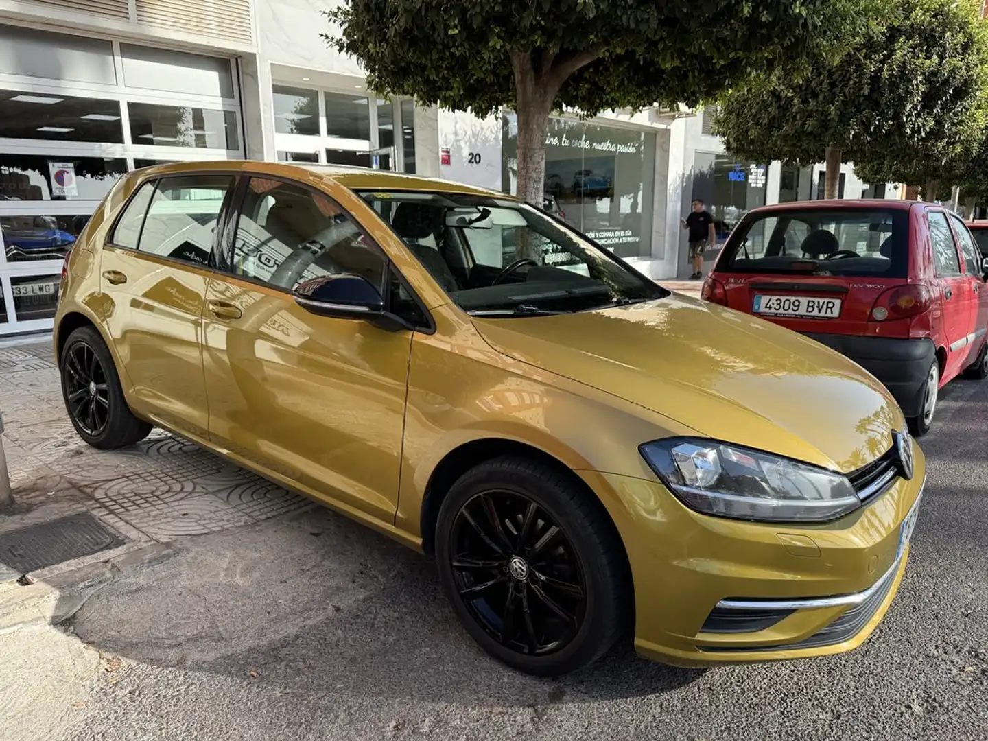 Volkswagen Golf Advance 1.0 TSI 81kW (110CV) Gelb - 2