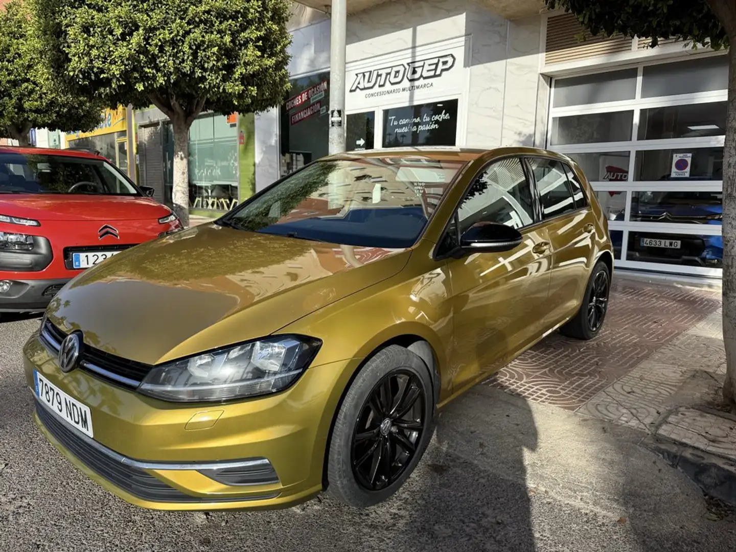 Volkswagen Golf Advance 1.0 TSI 81kW (110CV) Gelb - 1