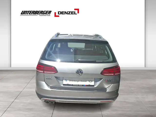 Volkswagen Golf view 5