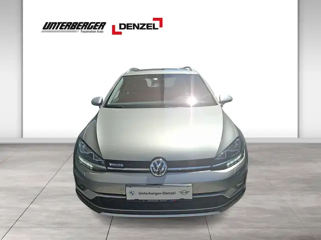 Volkswagen Golf view 4