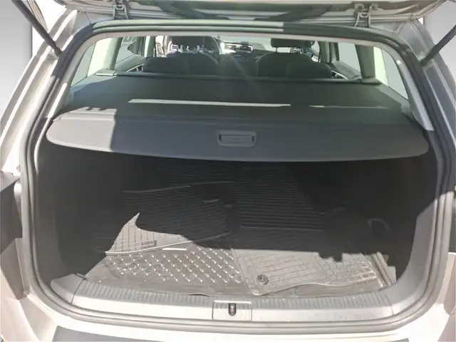 Volkswagen Golf view 12