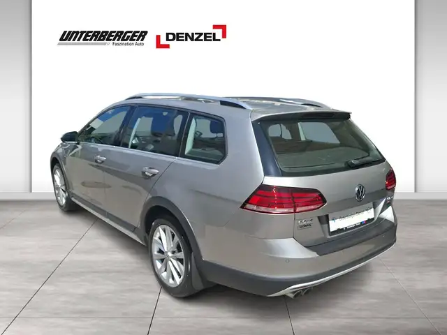 Volkswagen Golf view 6