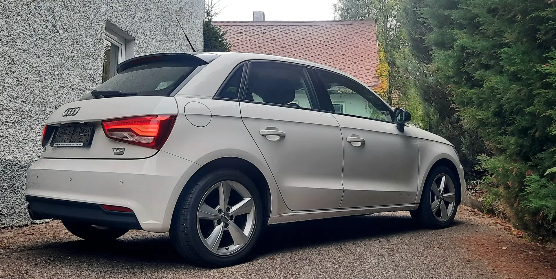 Audi A1 SB 1,0 TFSI - Intense - 1. Besitz Weiß - 2