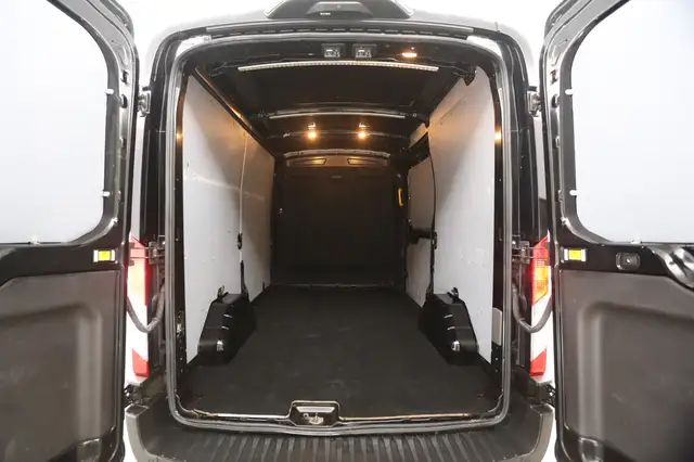 Ford Transit view 3