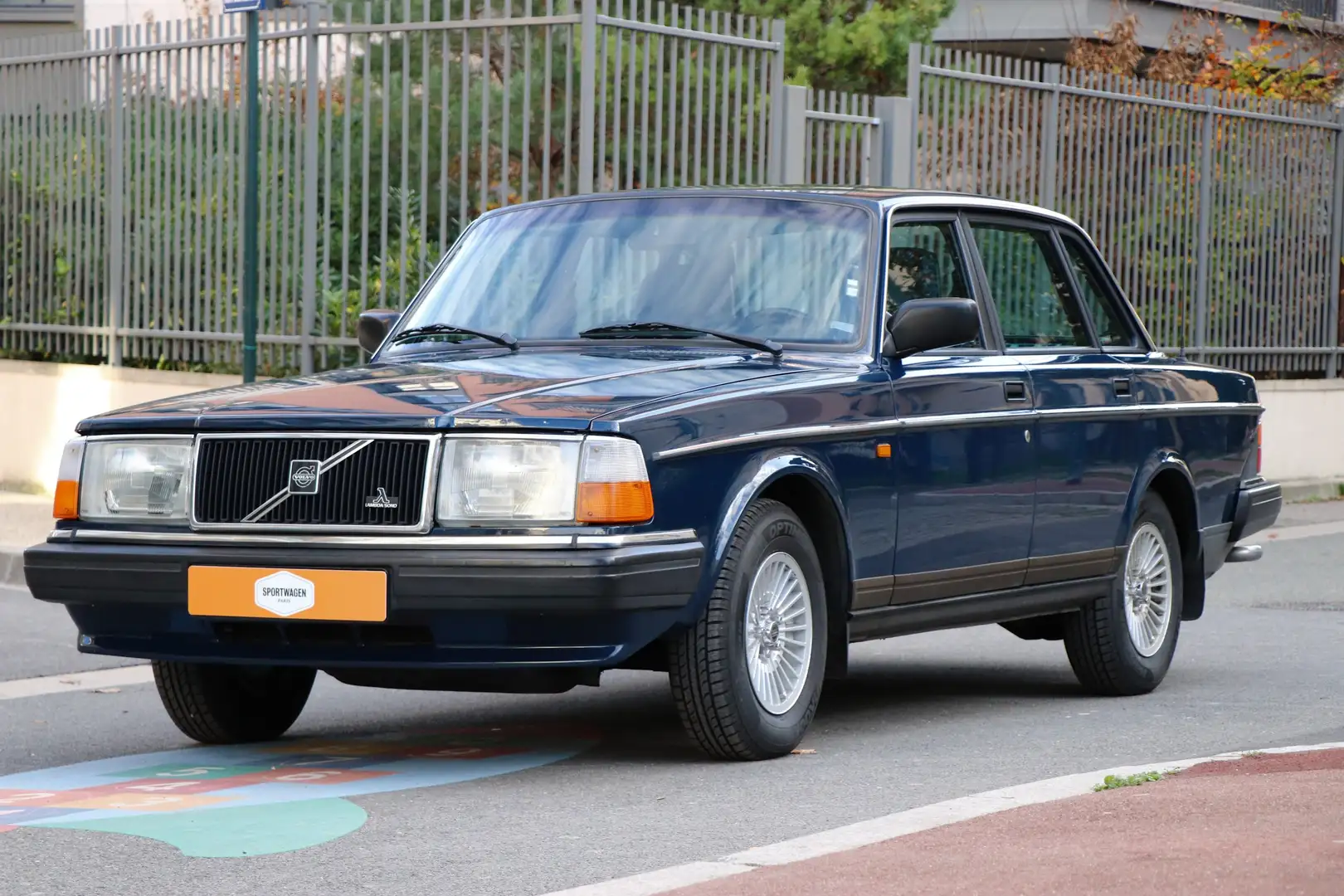 Volvo 240 GL Bleu - 1