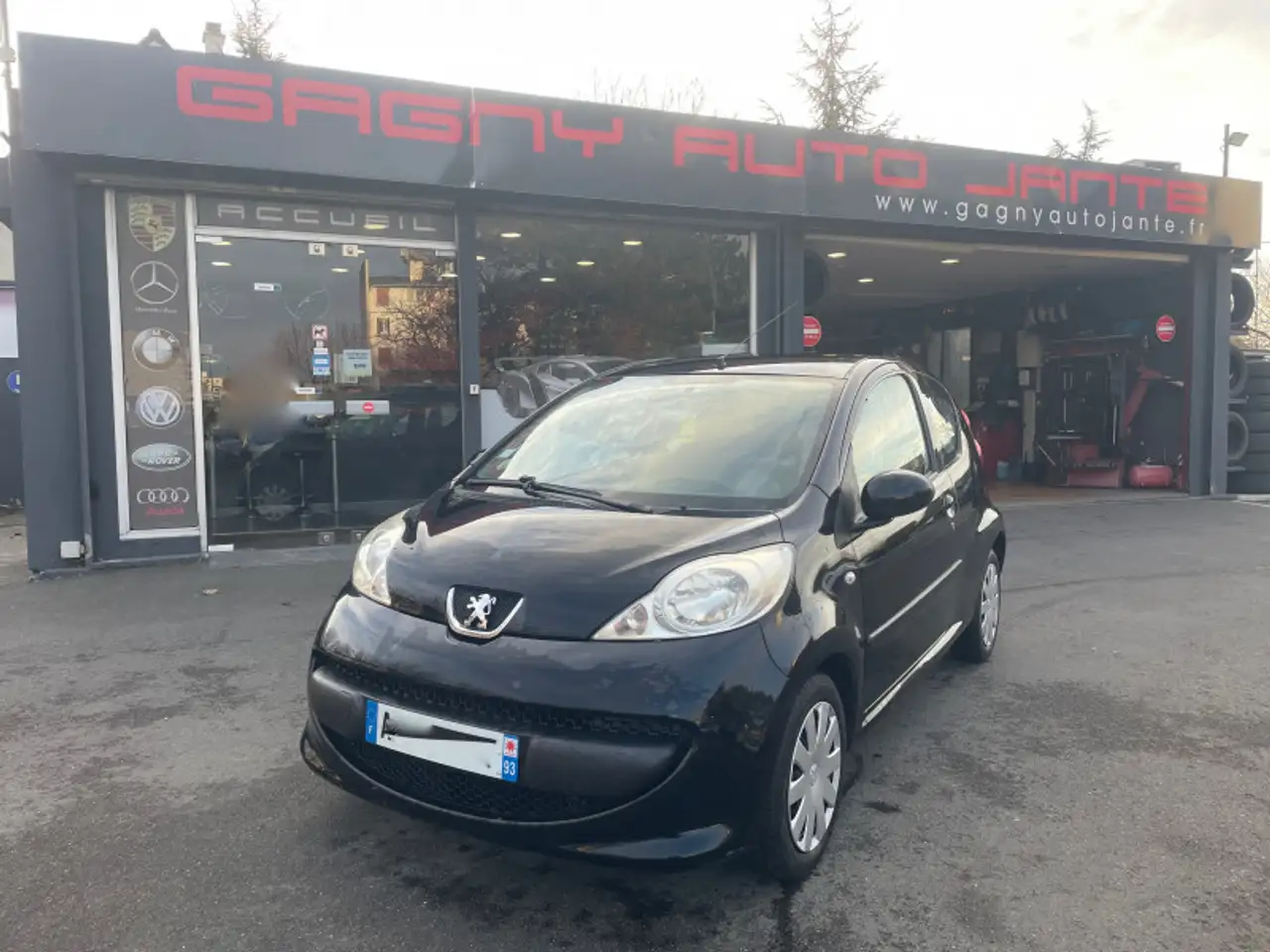 Peugeot 107 1.0 12V TRENDY 3P NOIRE CLIM KIT EMBRAYA