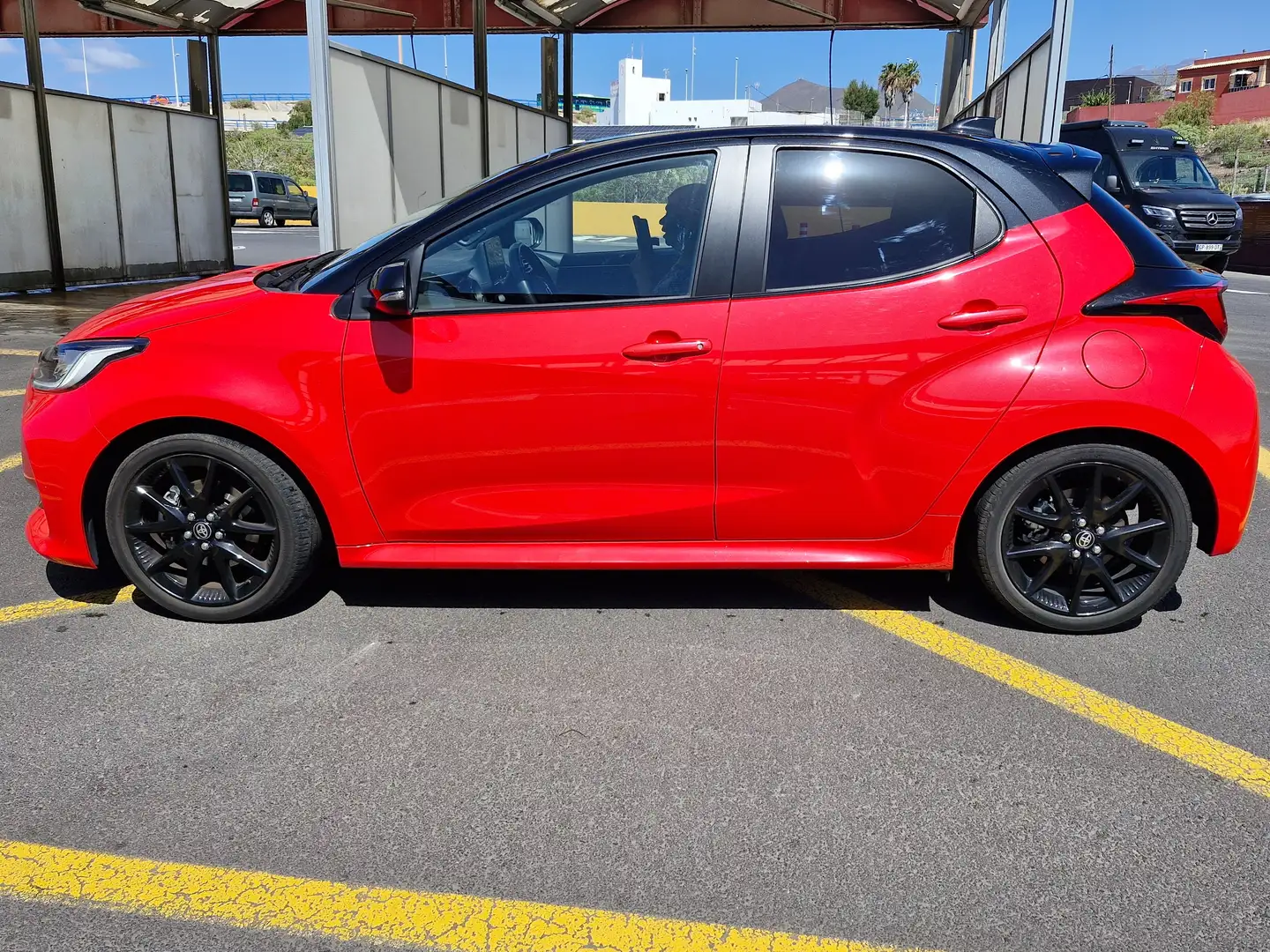Toyota Yaris hibrid Rojo - 1