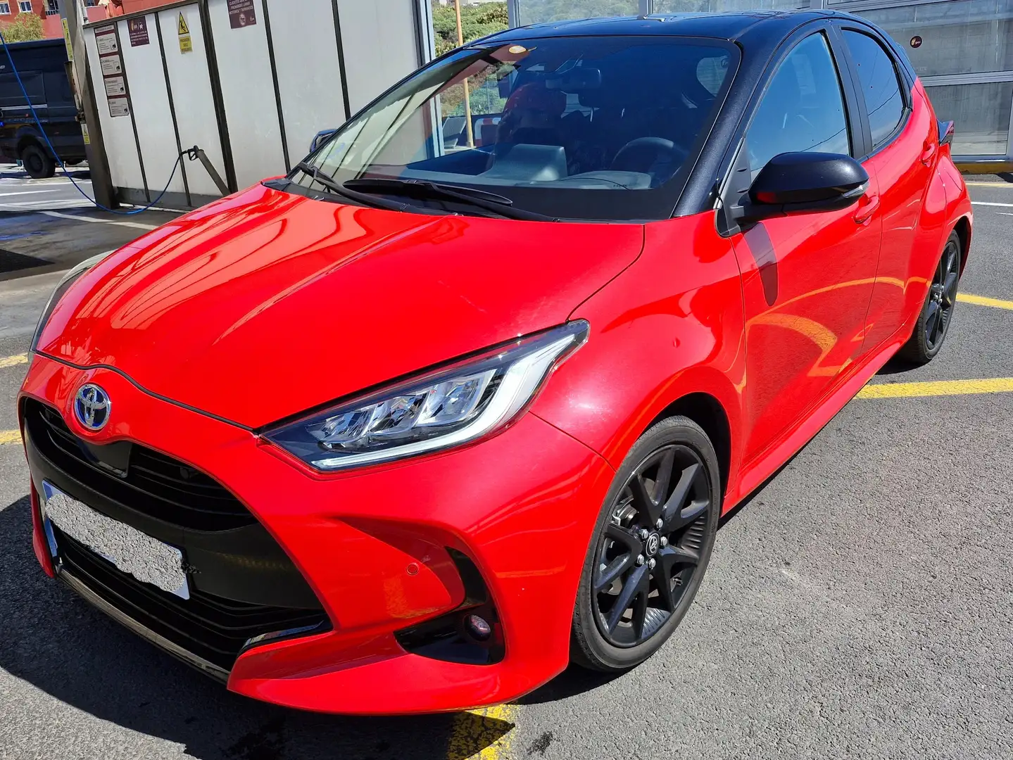 Toyota Yaris hibrid Rojo - 2