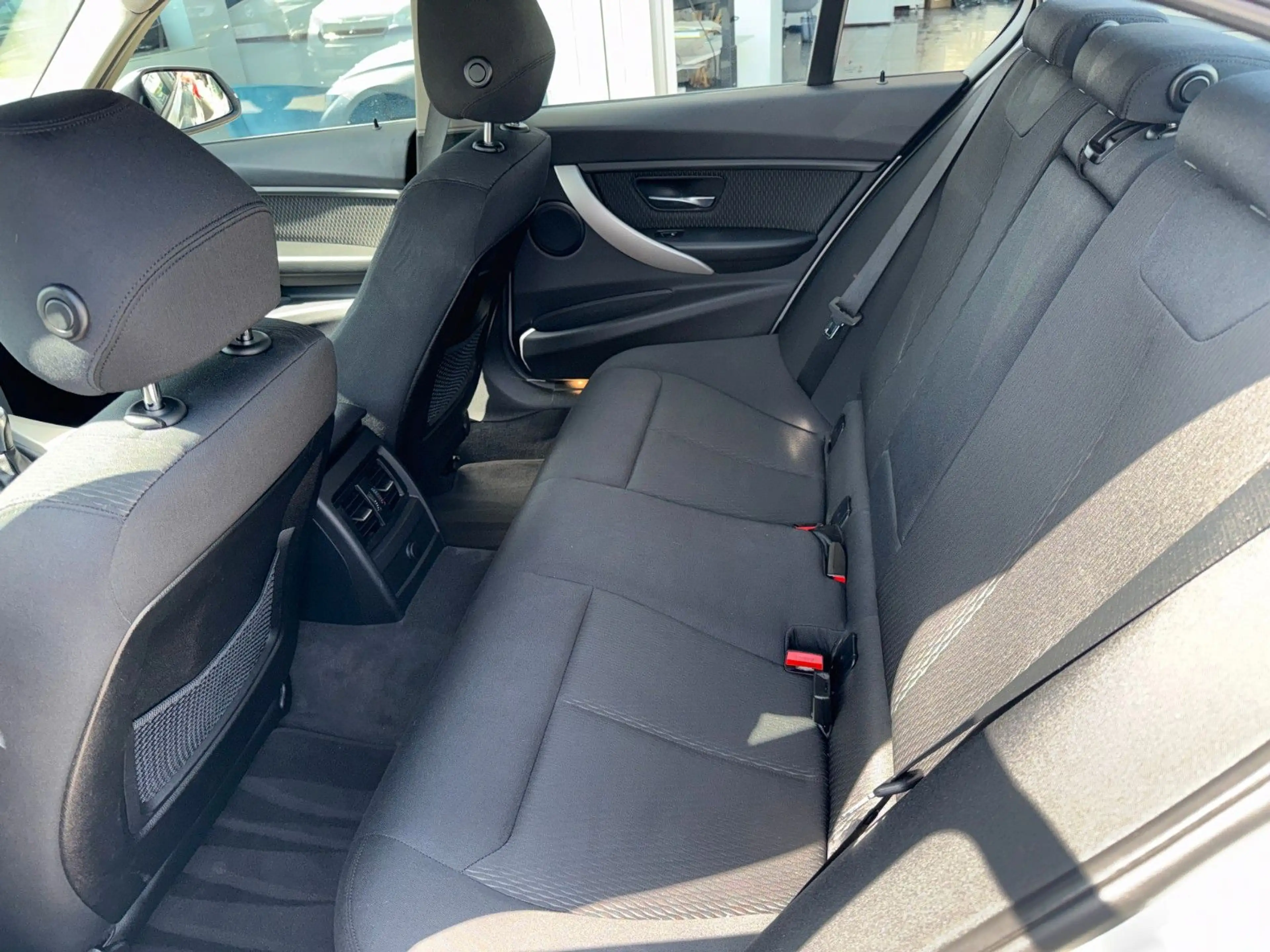 BMW 316 i Lim. *SITZH*2-ZONEN-KLIMA*SCHECKHEFT BMW* — photo 14