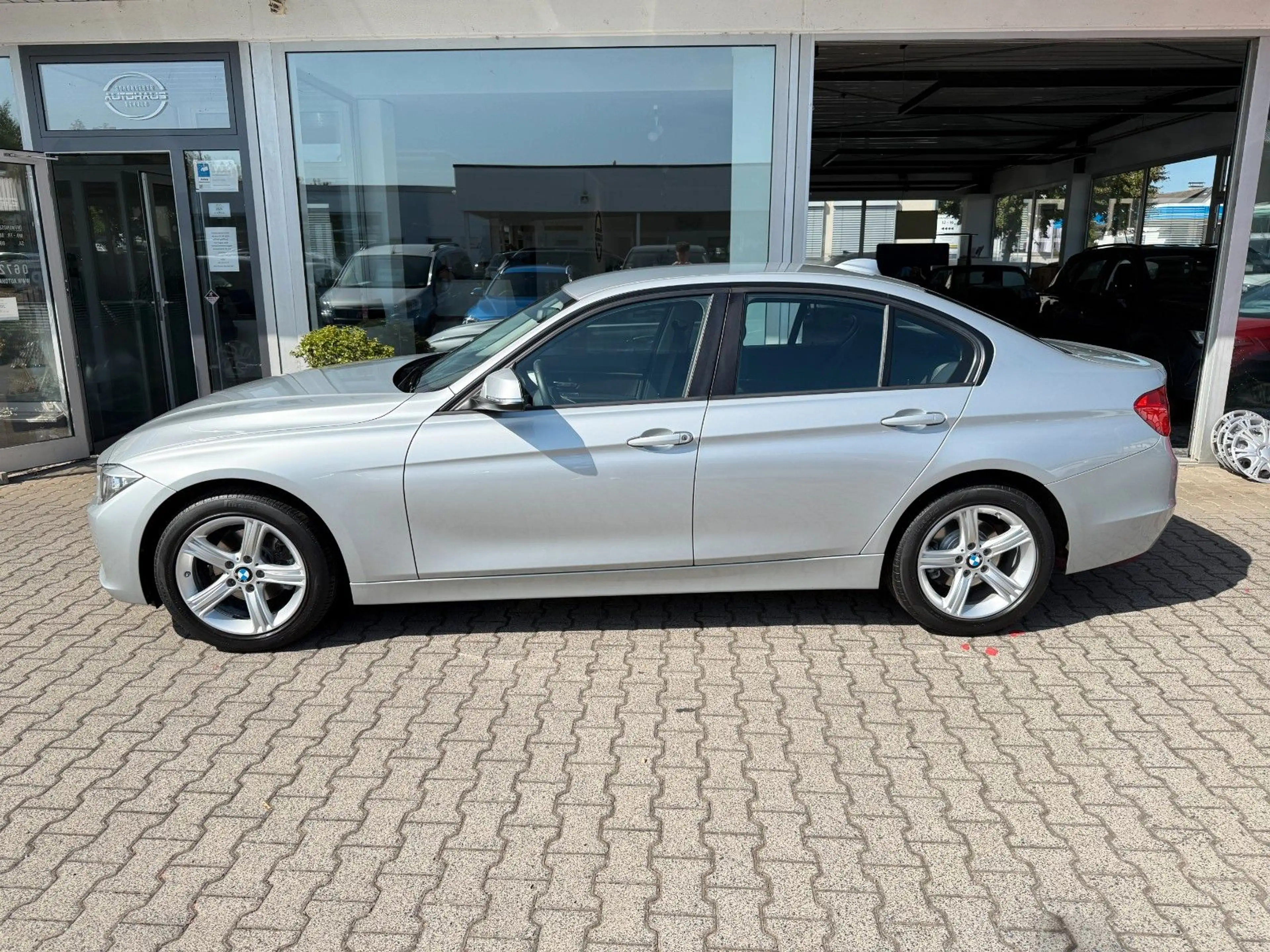 BMW 316 i Lim. *SITZH*2-ZONEN-KLIMA*SCHECKHEFT BMW* — photo 2