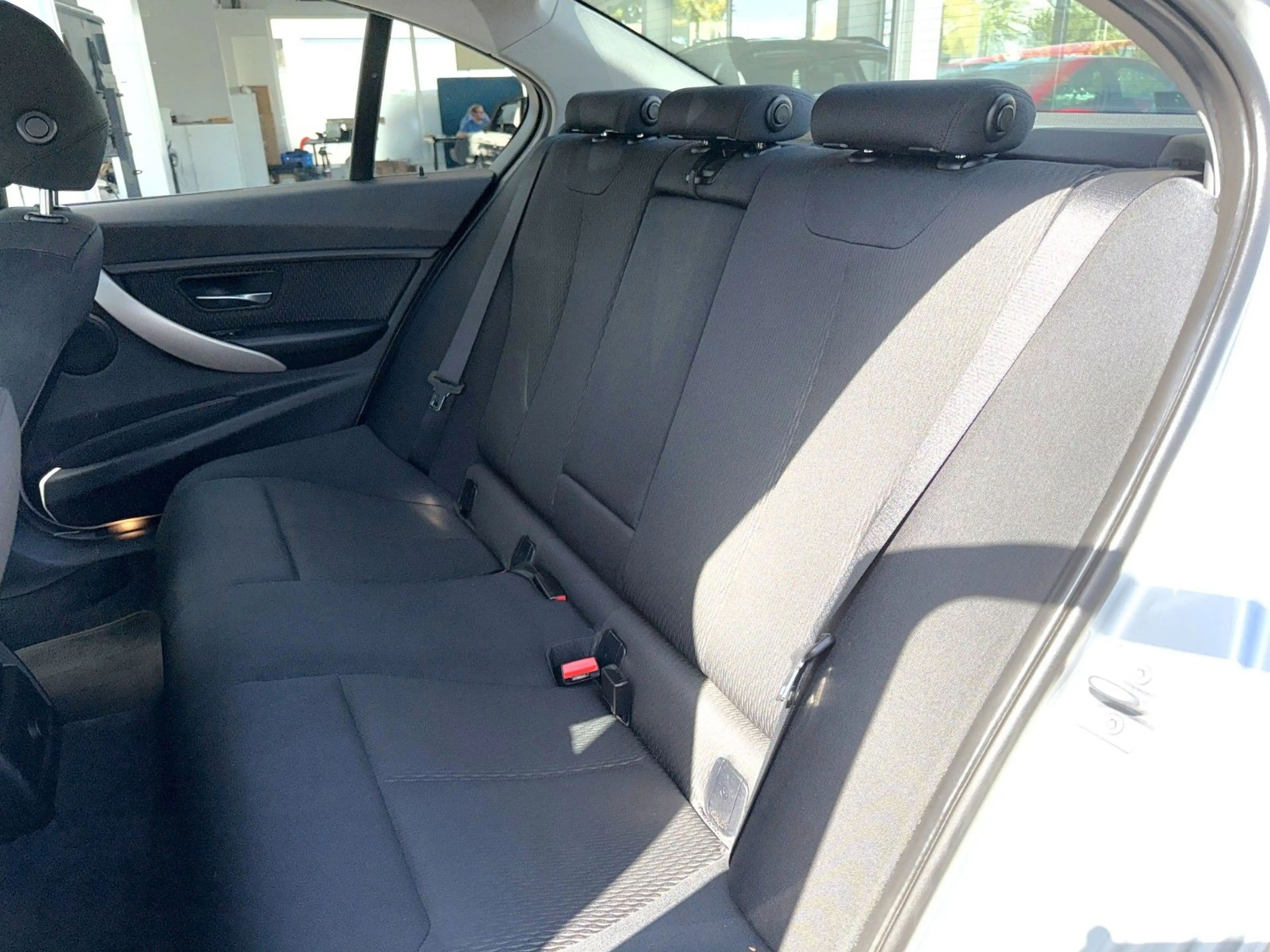 BMW 316 i Lim. *SITZH*2-ZONEN-KLIMA*SCHECKHEFT BMW* — photo 13