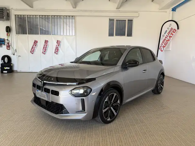 Lancia Ypsilon 1.2 mhev LX 110cv e-dct Km 4600 Prezzo vero 2025