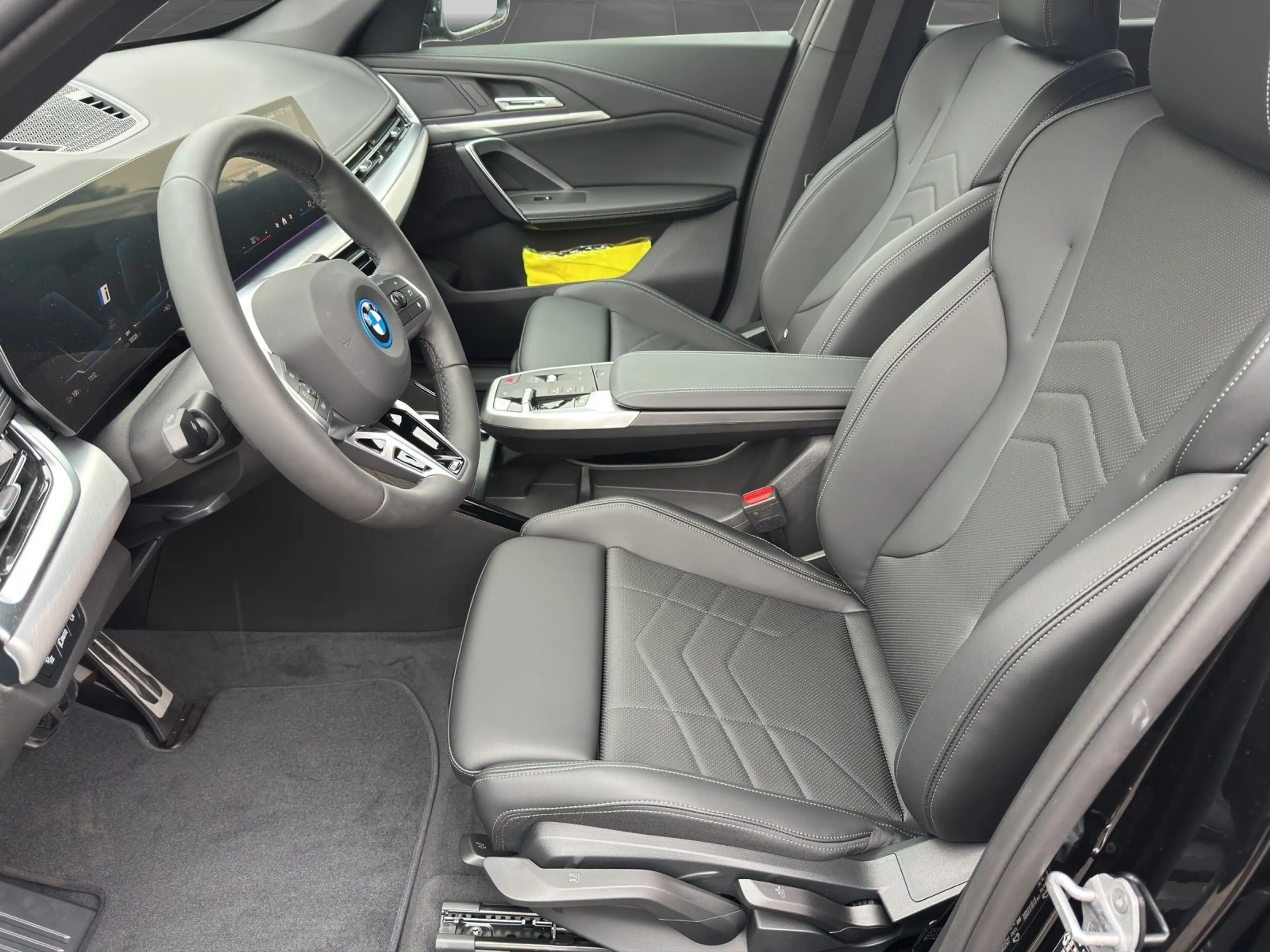 BMW iX1 eDrive20 M Sportpaket - UPE 63.870,00 € #exclusive — photo 11