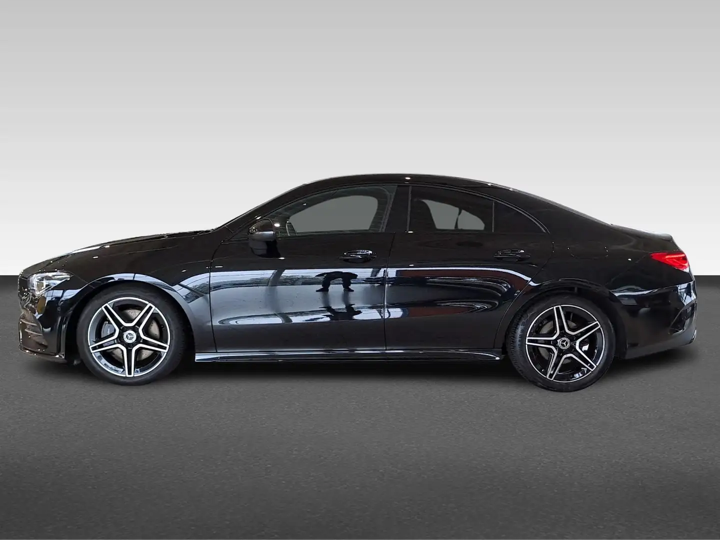 Mercedes-Benz CLA 200 Coupé 163pk 7G-DCT Business Solution AMG Noir - 2