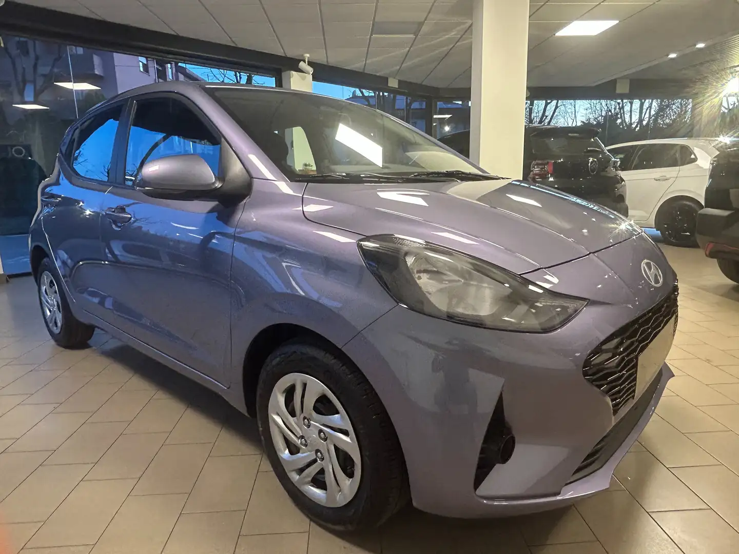 Hyundai i10 1.0 CONNECTLINE Navigatore + Telecamera + Carplay Gris - 2