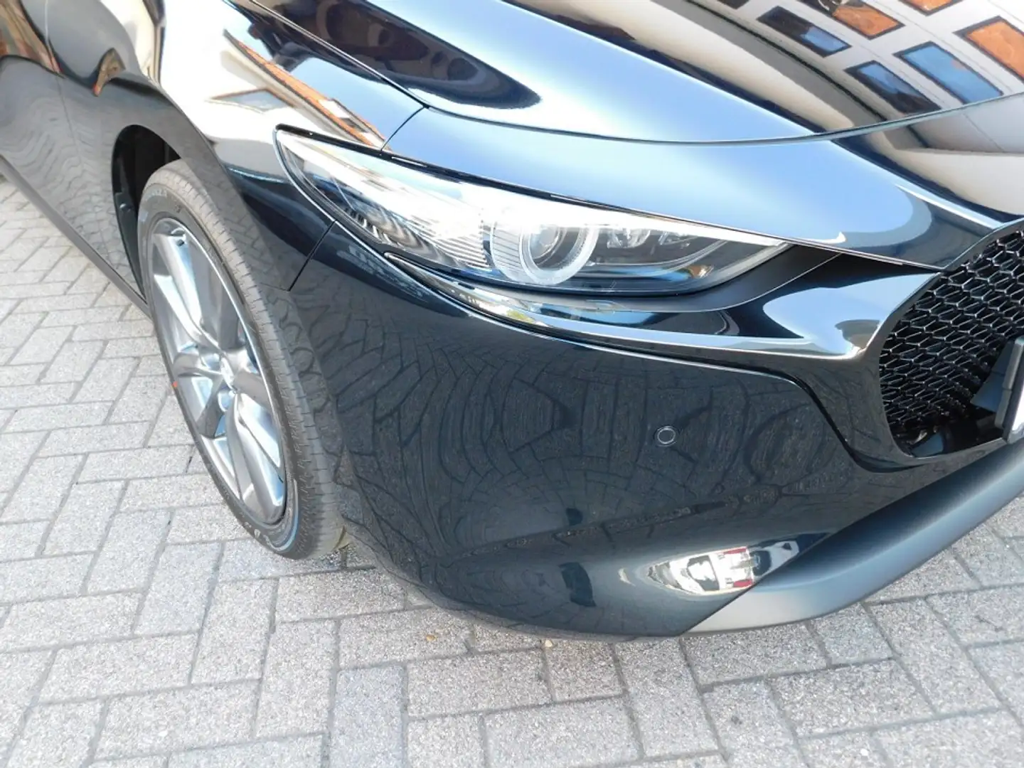 Mazda 3 e-SKY-G140  Center-Line  Design-P./Matrix/Kamera/M Noir - 2
