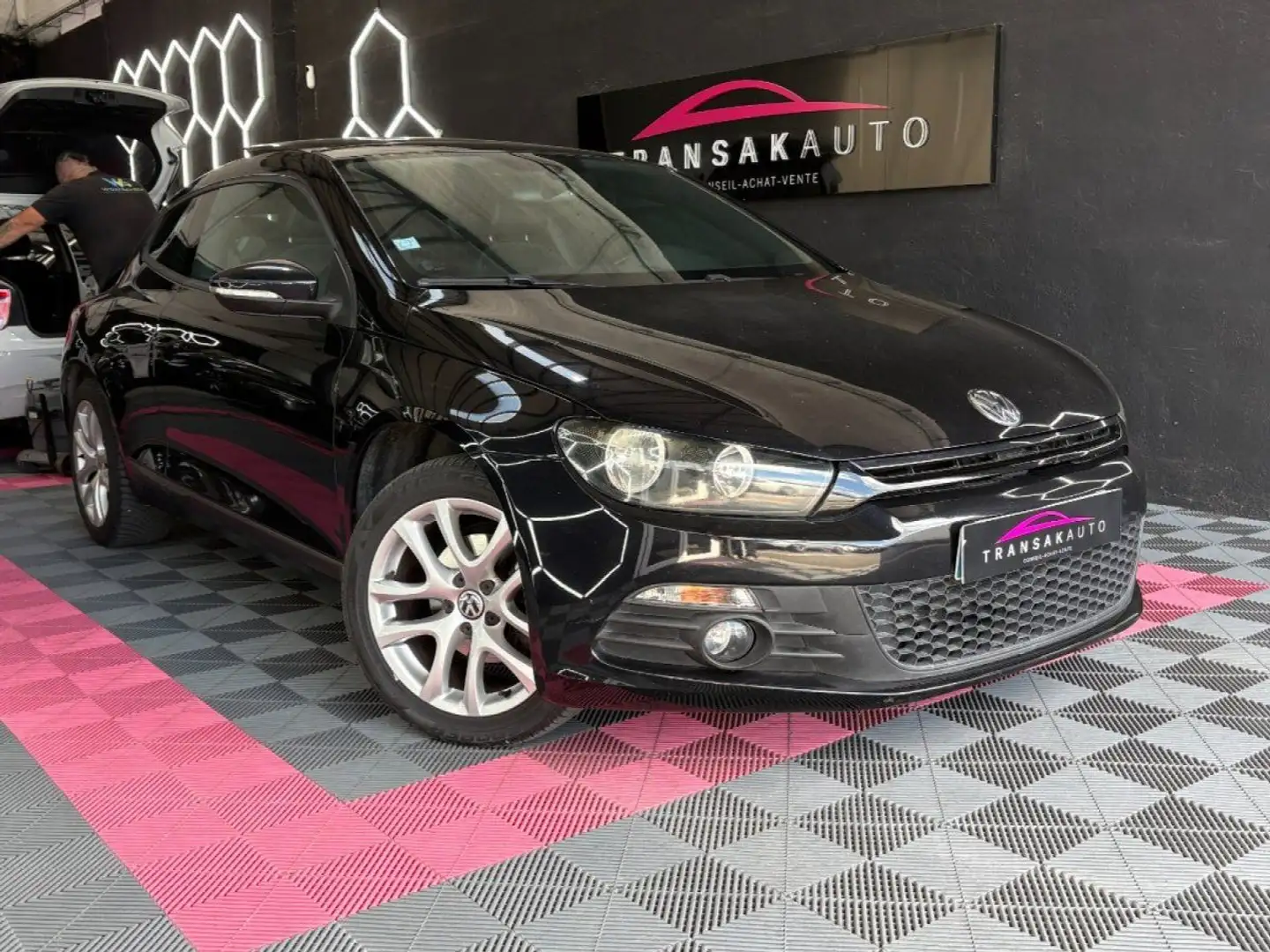 Volkswagen Scirocco 2.0 TDI 140 ch FAP Sportline ~ Radar AR ~ Rétroviseur électrique ~ Toit panoramique ~ Nero - 1