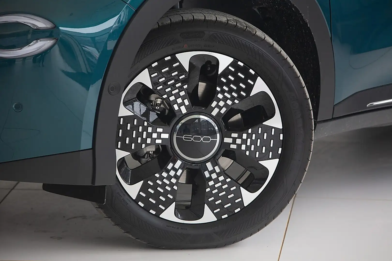 Fiat 600e 600 Elektro 54 kWh La Prima Grün - 2