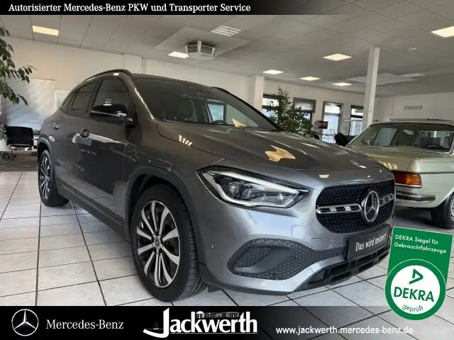 Mercedes-Benz GLA 200 d Progressive/Navi/Distronic/Autom./AHK Klima/LED/Sitzhzg./MF Lenkrad/Dachrel./Abgasreinigung EURO 6 Technik
